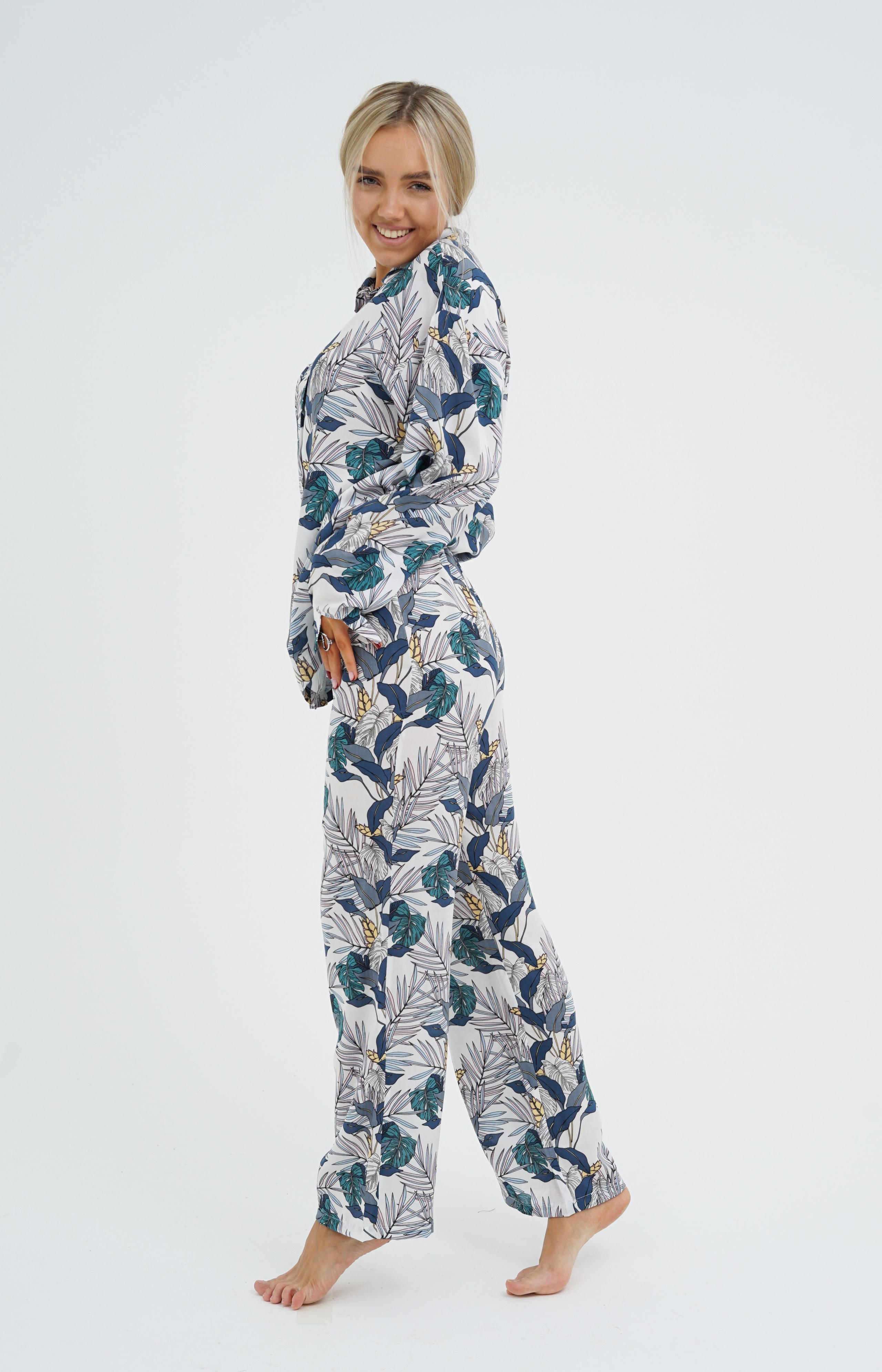 Съемка для рекламы одежды на маркетплейсах. Фотограф Екатеринбург Кокшарова Александра