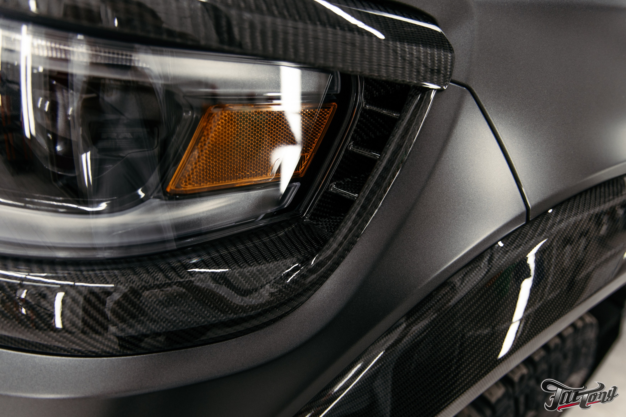 Ram TRX ламинация карбоном внешних элементов кузова, салона и установка распорки. DeLorein