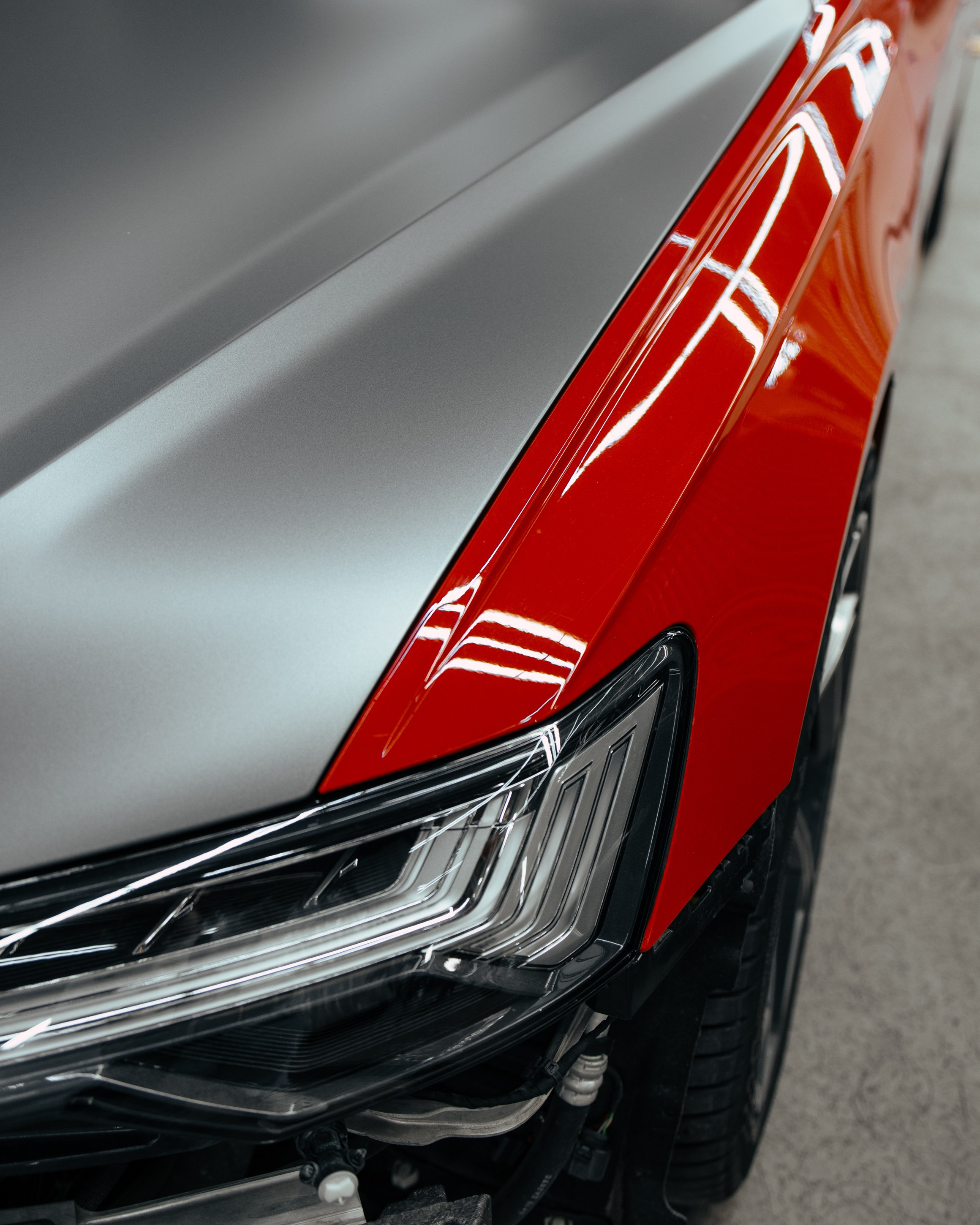 Audi A6 2 раза поменяла цвет, оклейка с проемами в зеленый и преклейка в серый. DeLorein