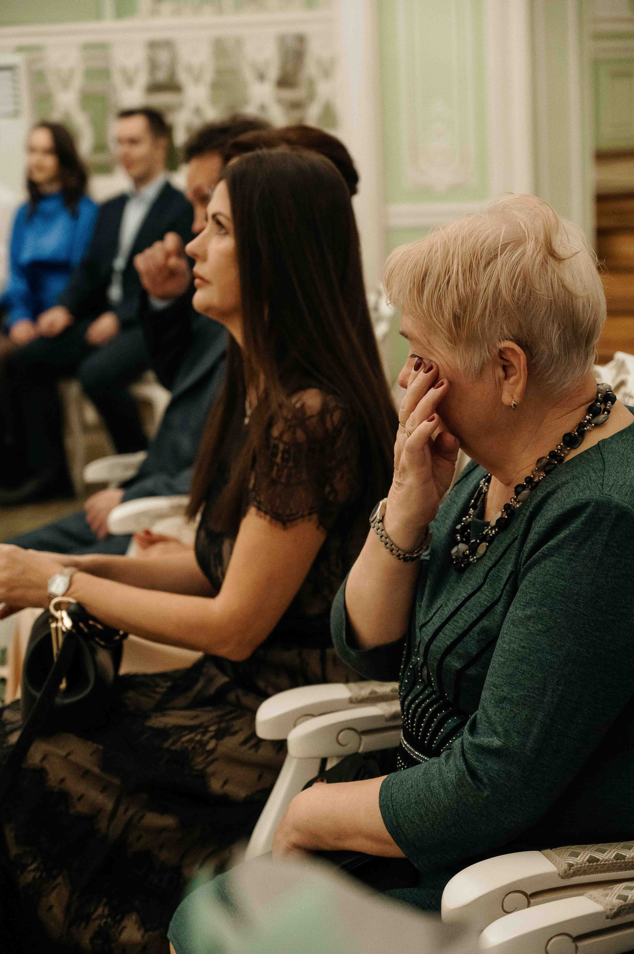 Утро невесты в гостинице. Свадебный и семейный фотограф в Котласе Никита Попов