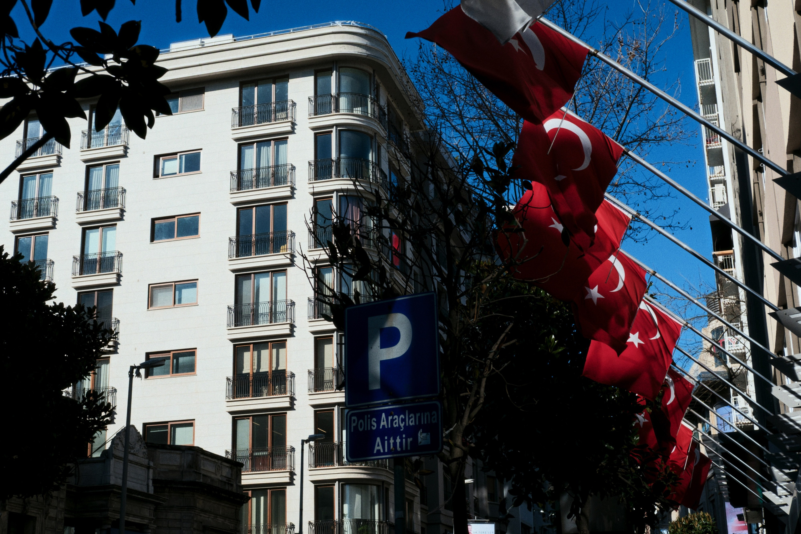 Beyoğlu x Karakoy, Istanbul / Türkey AW26. Фотограф Юрин Евгений