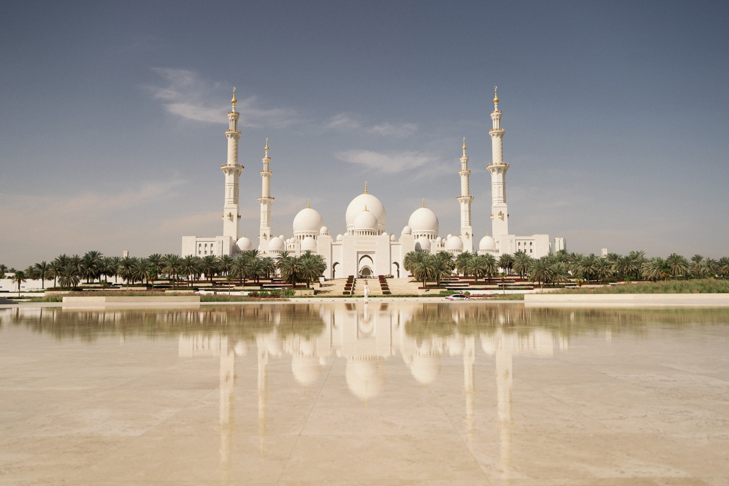 Катя на фоне мечети. Фотограф и видеограф в Москве и Абу Даби Мария Кулагина