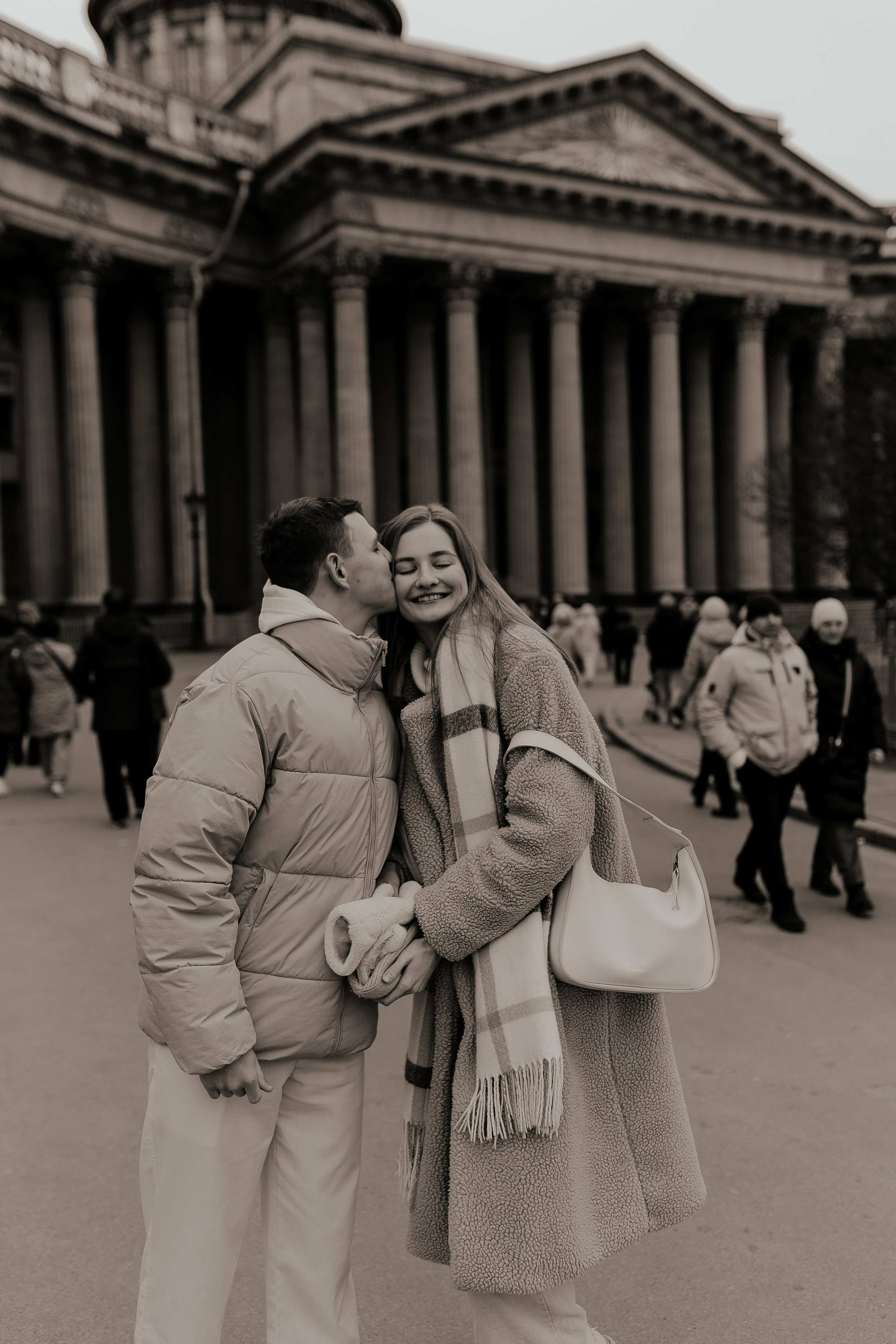 Лавстори у Казанского собора. Фотограф в Санкт-Петербурге Лиза Семченкова