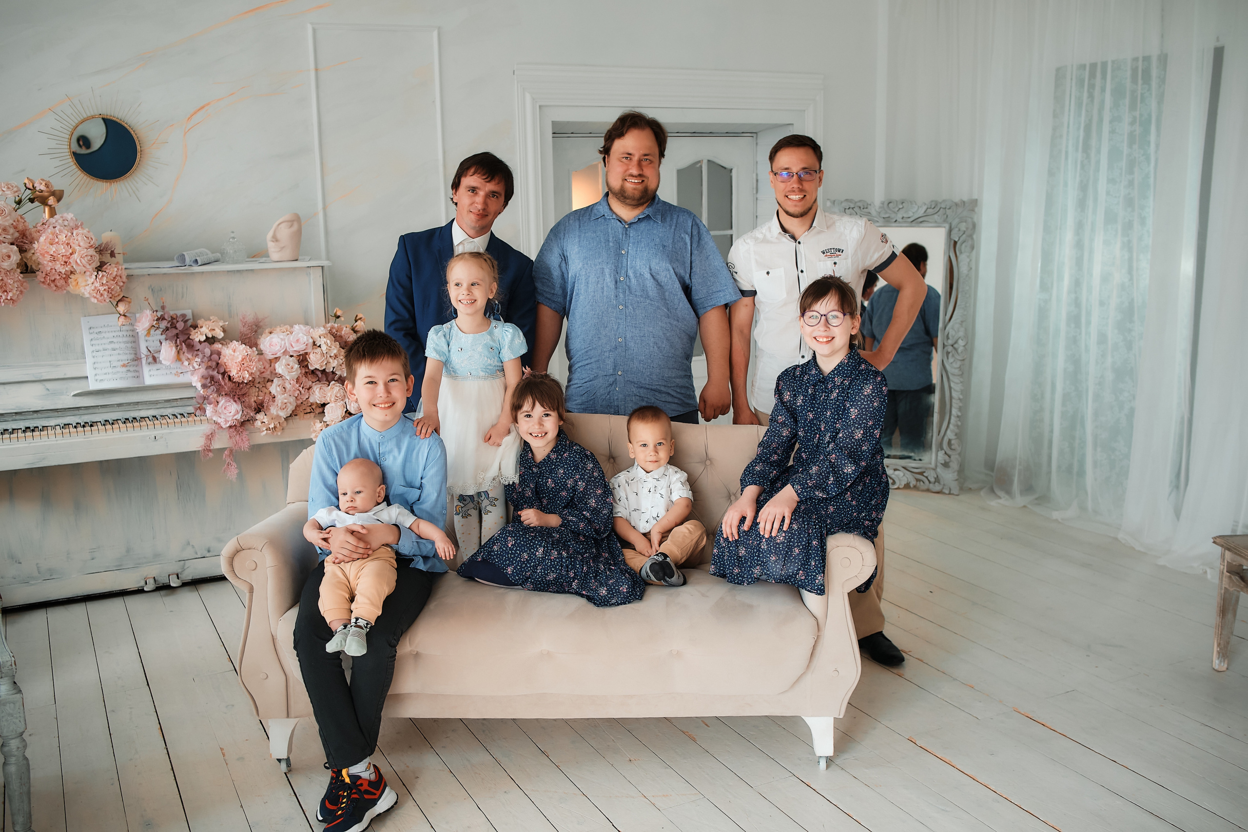 Семейная фотография. Семейный портретный свадебный фотограф Дмитрий Тимченко. Студия / фото