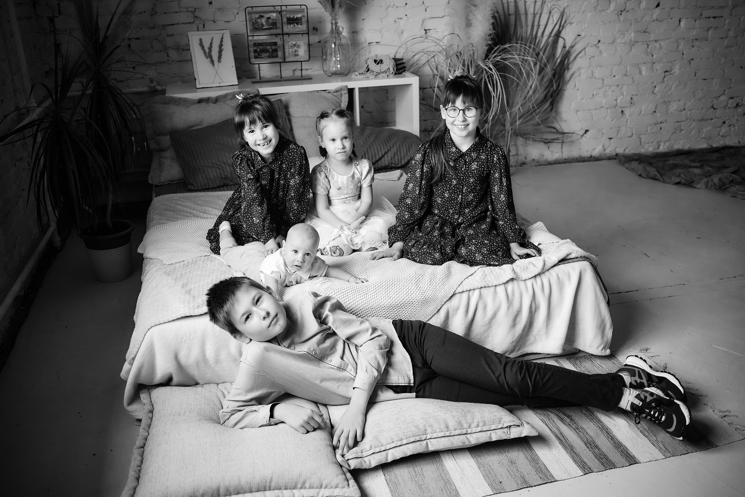 Семейная фотография. Семейный портретный свадебный фотограф Дмитрий Тимченко. Студия / фото