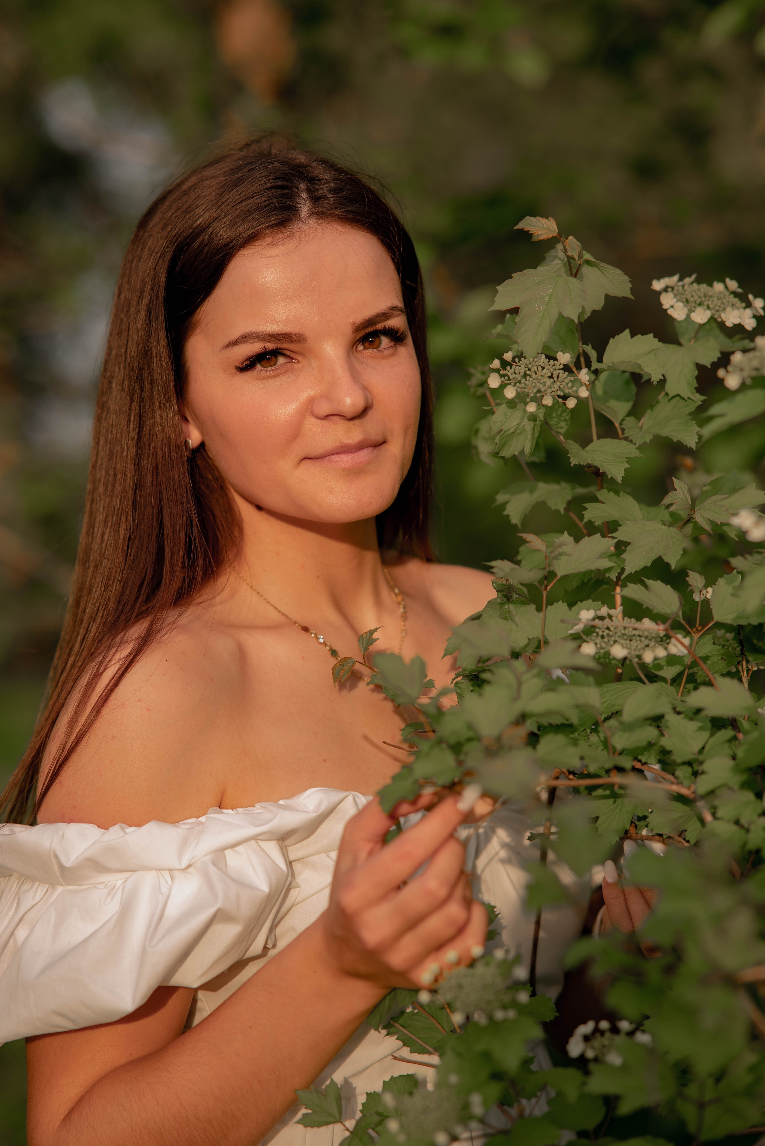 Вечерняя съёмка изящной девушки в парке города Абакан. Семейный и свадебный фотограф в Абакане Юлия Су