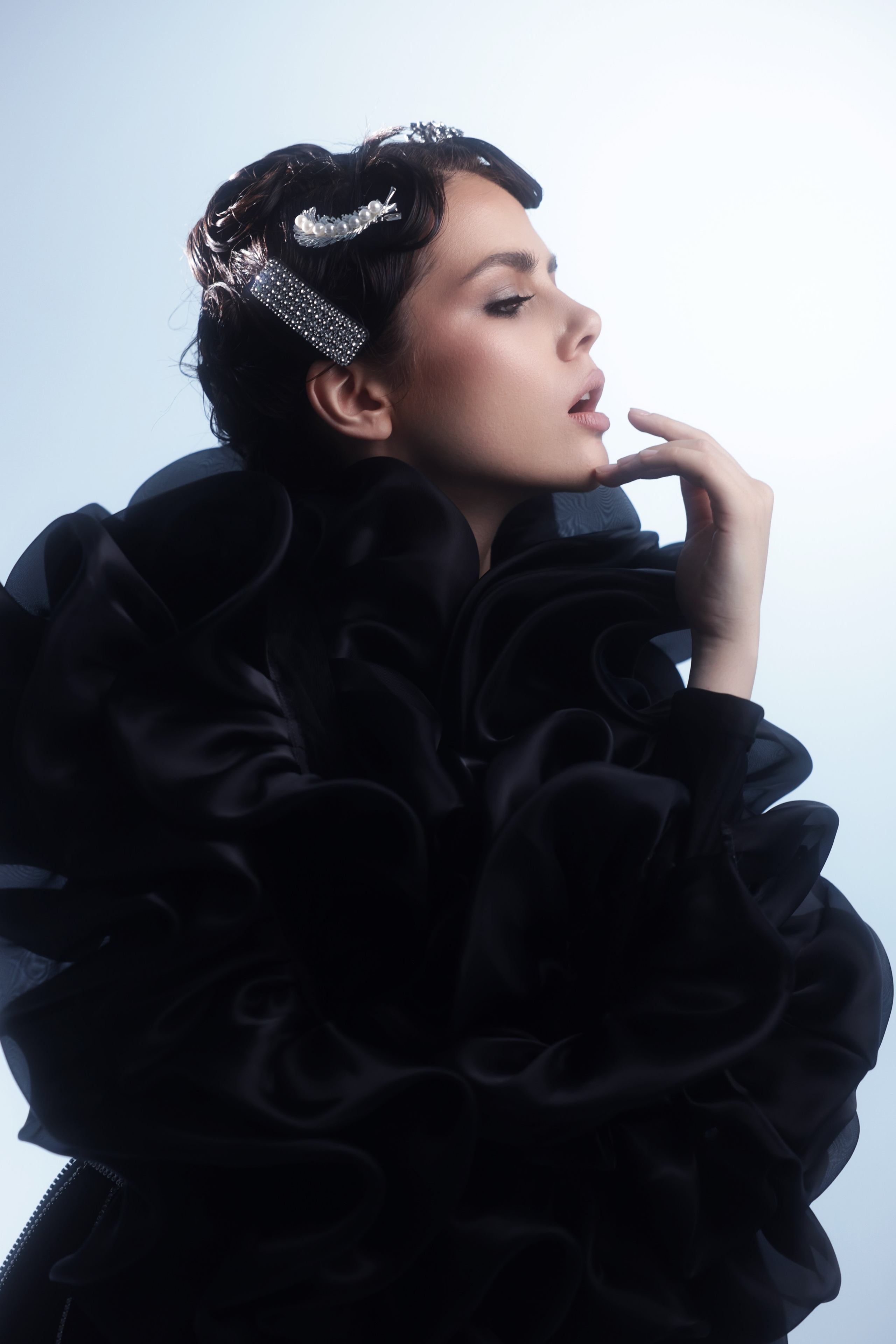 Фотосессия в студии. Я — фотограф, который помогает запечатлеть самые важные моменты вашей жизни!