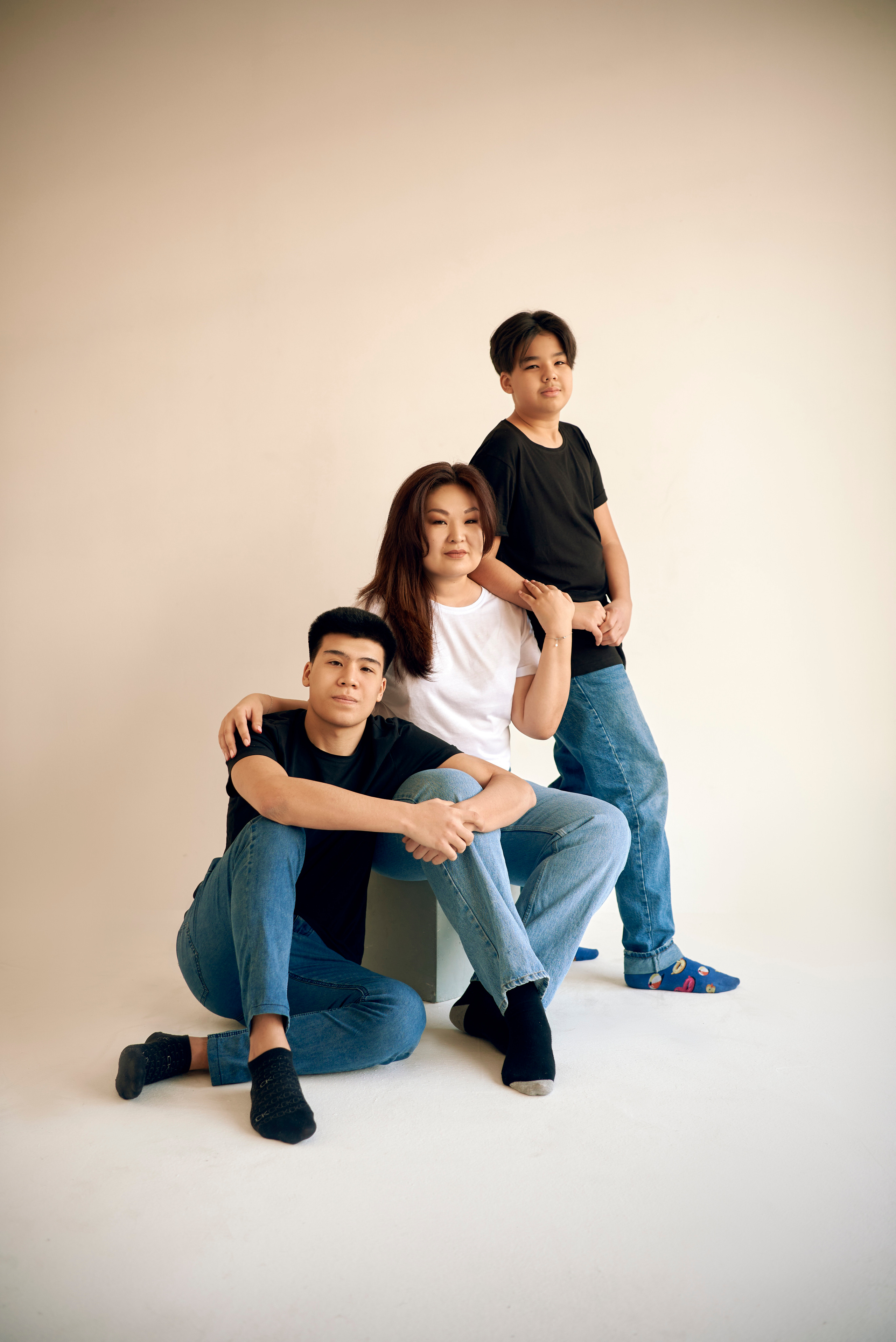 Семейная студийная фотосессия. Фотограф Алматы Ольга Photodooshy