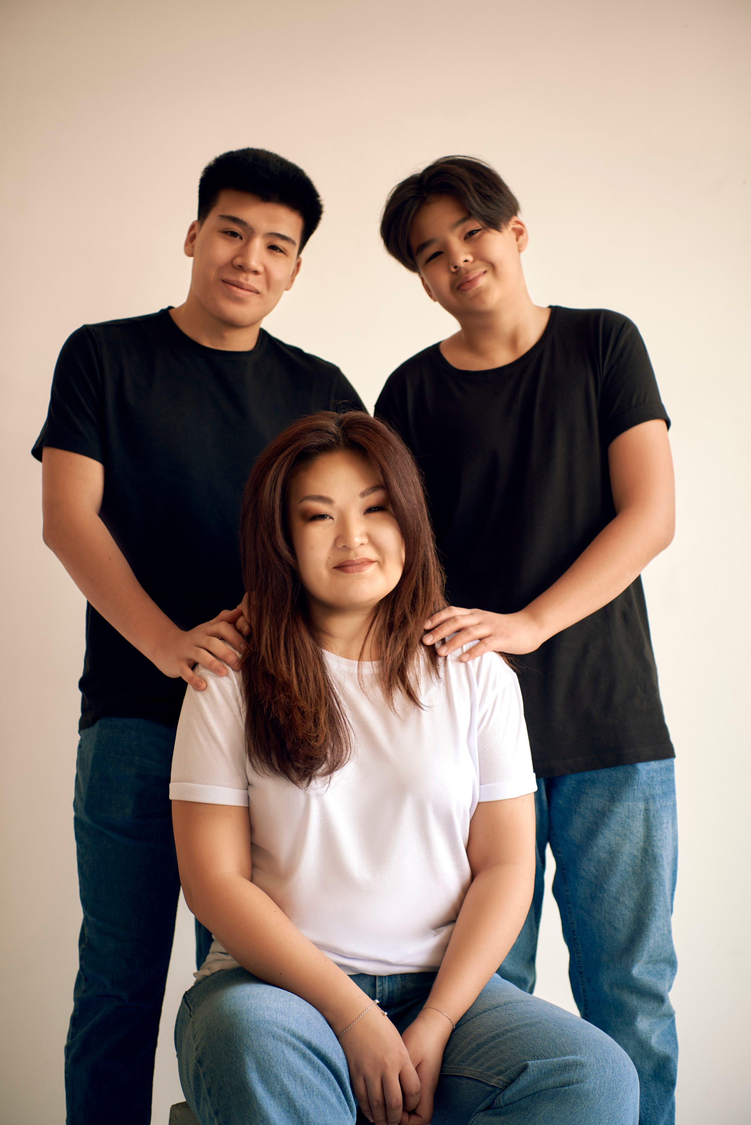 Семейная студийная фотосессия. Фотограф Алматы Ольга Photodooshy