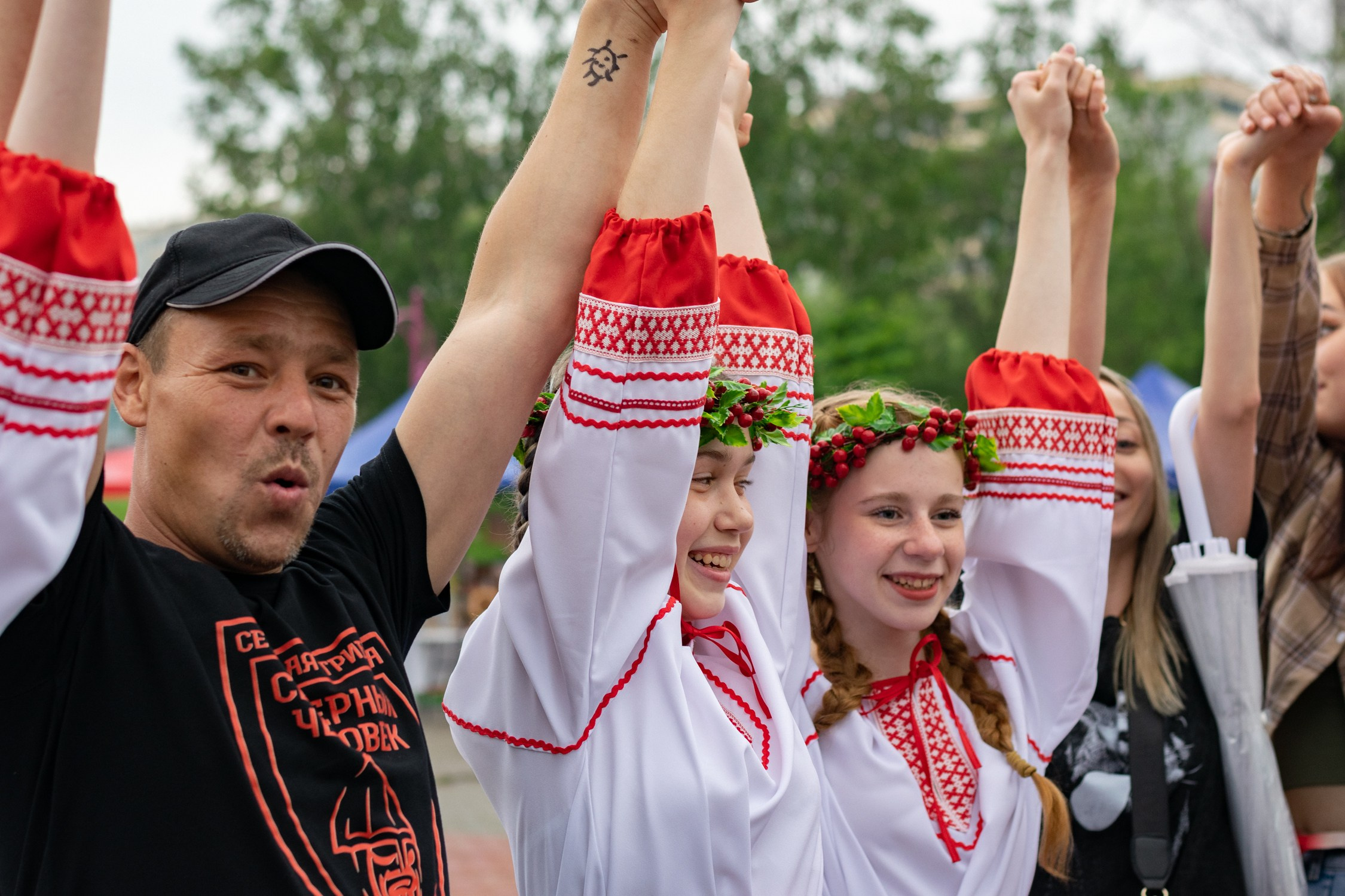 Антон Курдюмов фотограф в Хабаровске Рина Курдюмова фото27 foto27 Антон Дорофеев репортажный репортаж документалист Тони и Рина фотосоздатели День молодежи по-русски Хабаровск кинотеатр