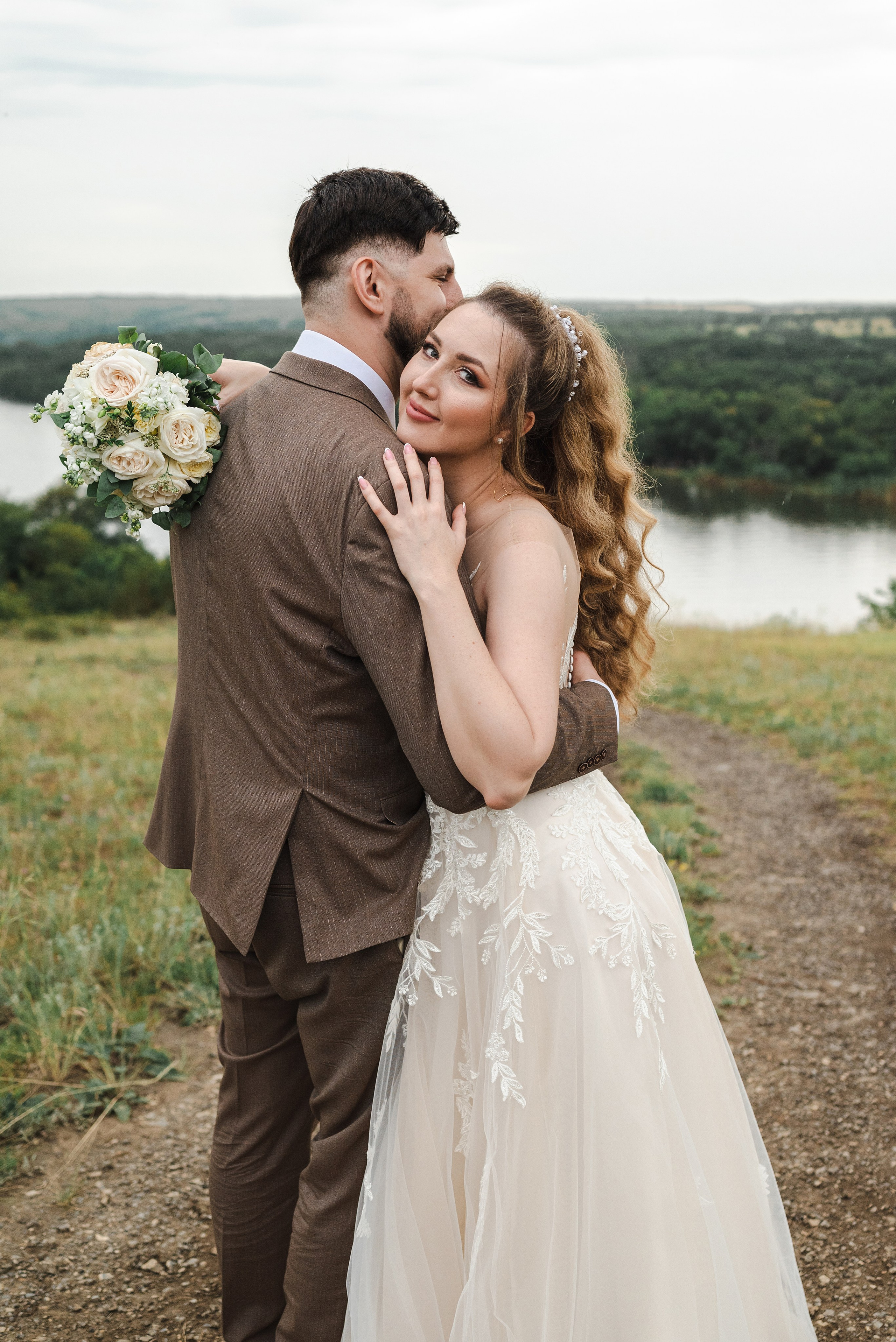 Свадебная фотосессия на природе, в парке Лога, Каменск-Шахтинский. Фотограф в Каменске-Шахтинском Ольга Сагал