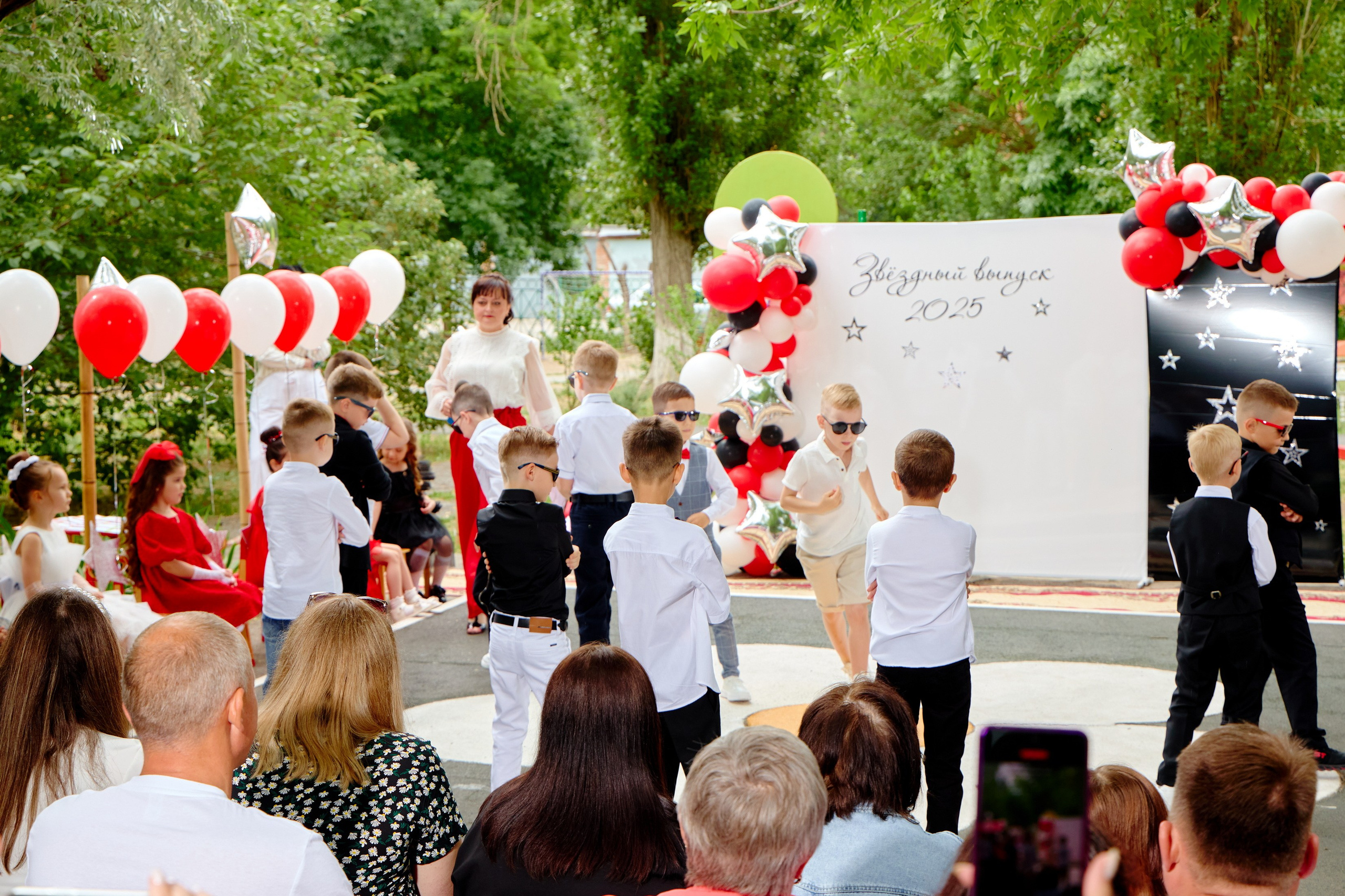 Выпускной 45 сад. Фотограф Выпускные альбомы Таганрог Сергей Коробченко