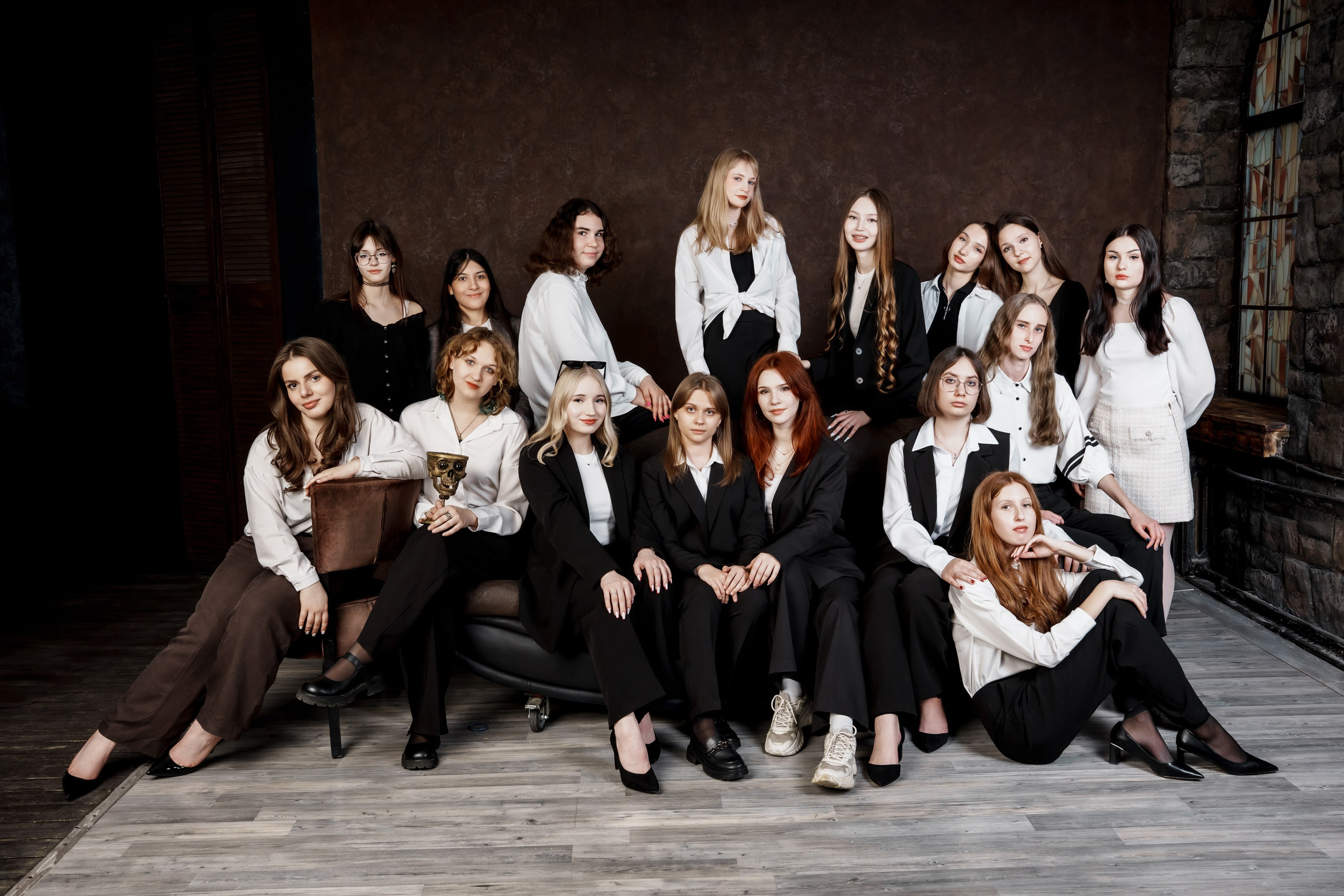 Темная локация в студия Фотоотдел. Ольга Плаксина фотограф в Саратове