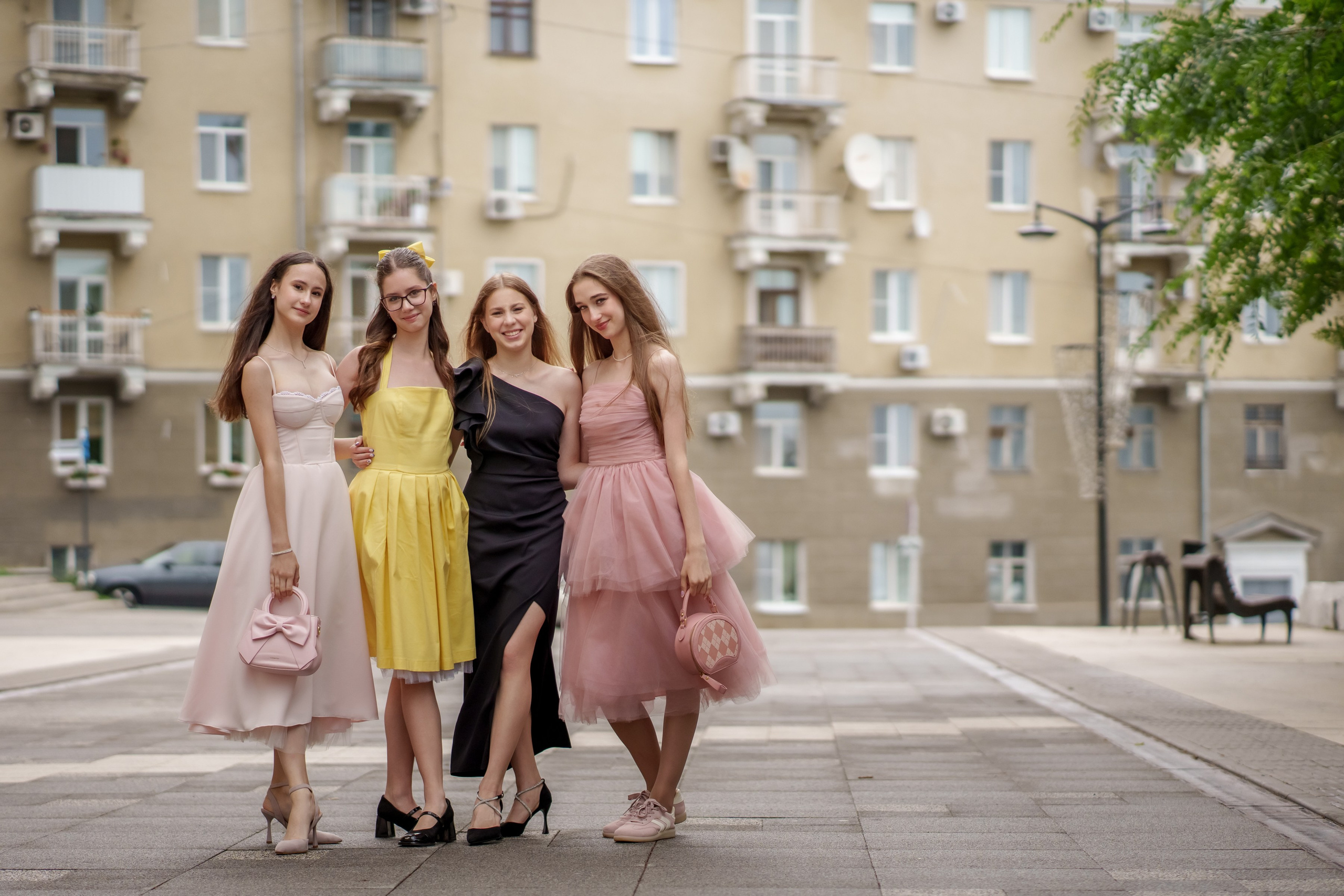 Уличная на набережной. ВЫПУСКНЫЕ АЛЬБОМЫ, Школьный фотограф, семейный и свадебный в Саратове и области Ольга Плаксина