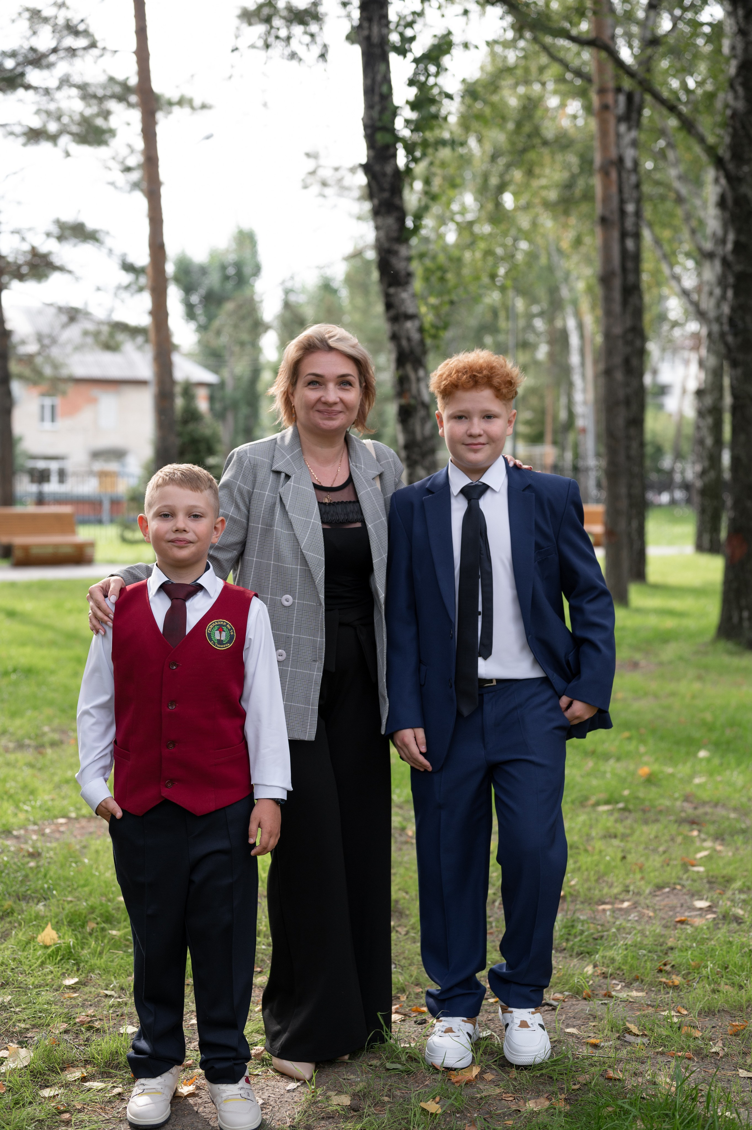 1 сентября 16 гимназия 2 класс (линейка + в классе+ на улице). Фотограф новорожденных, семейный детский в Тюмени Татьяна Морозова