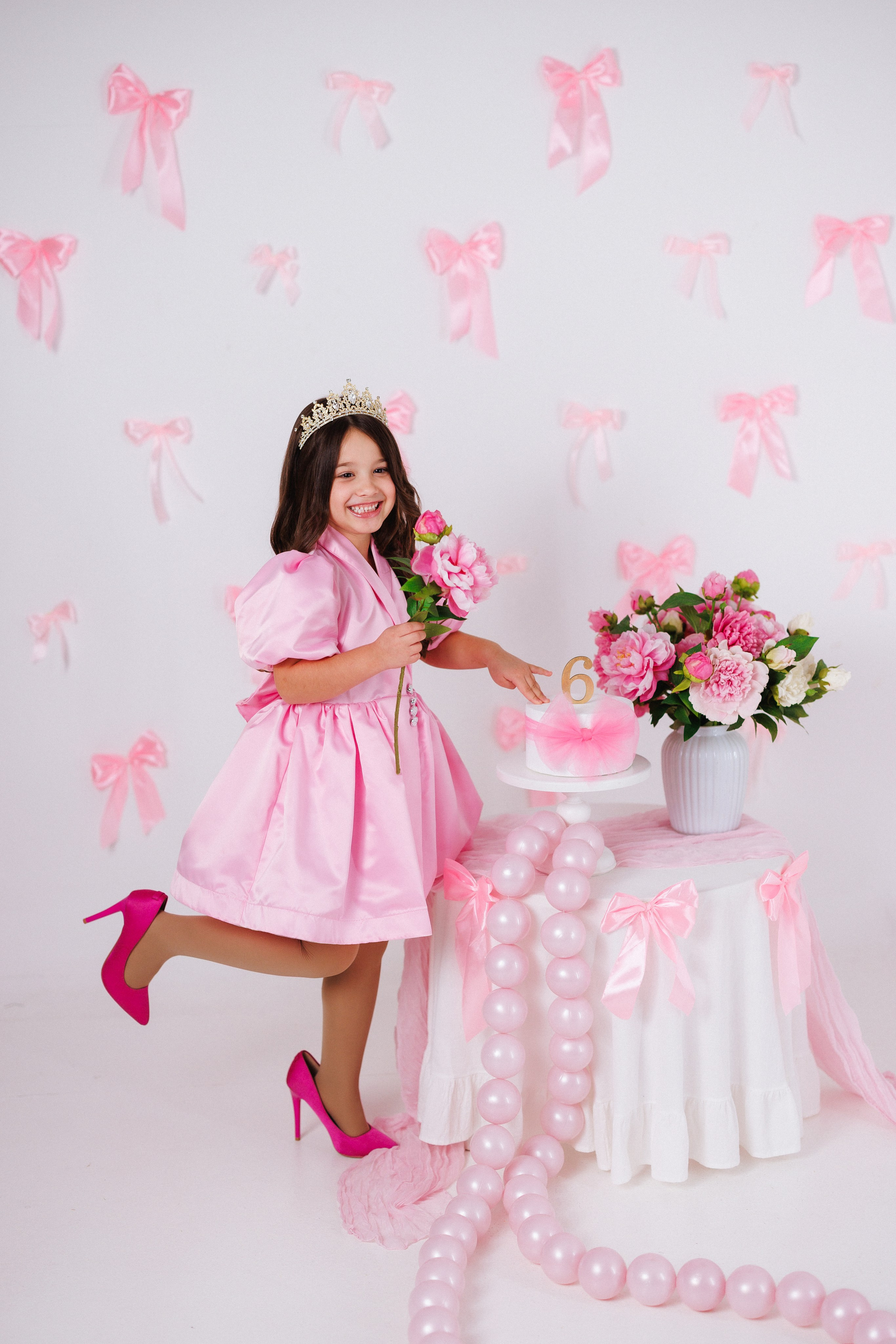 Детская фотосессия к Дню рождения для девочек, фотостудия «Антураж». Семейный и детский фотограф в Краснодаре Анна Трашкова