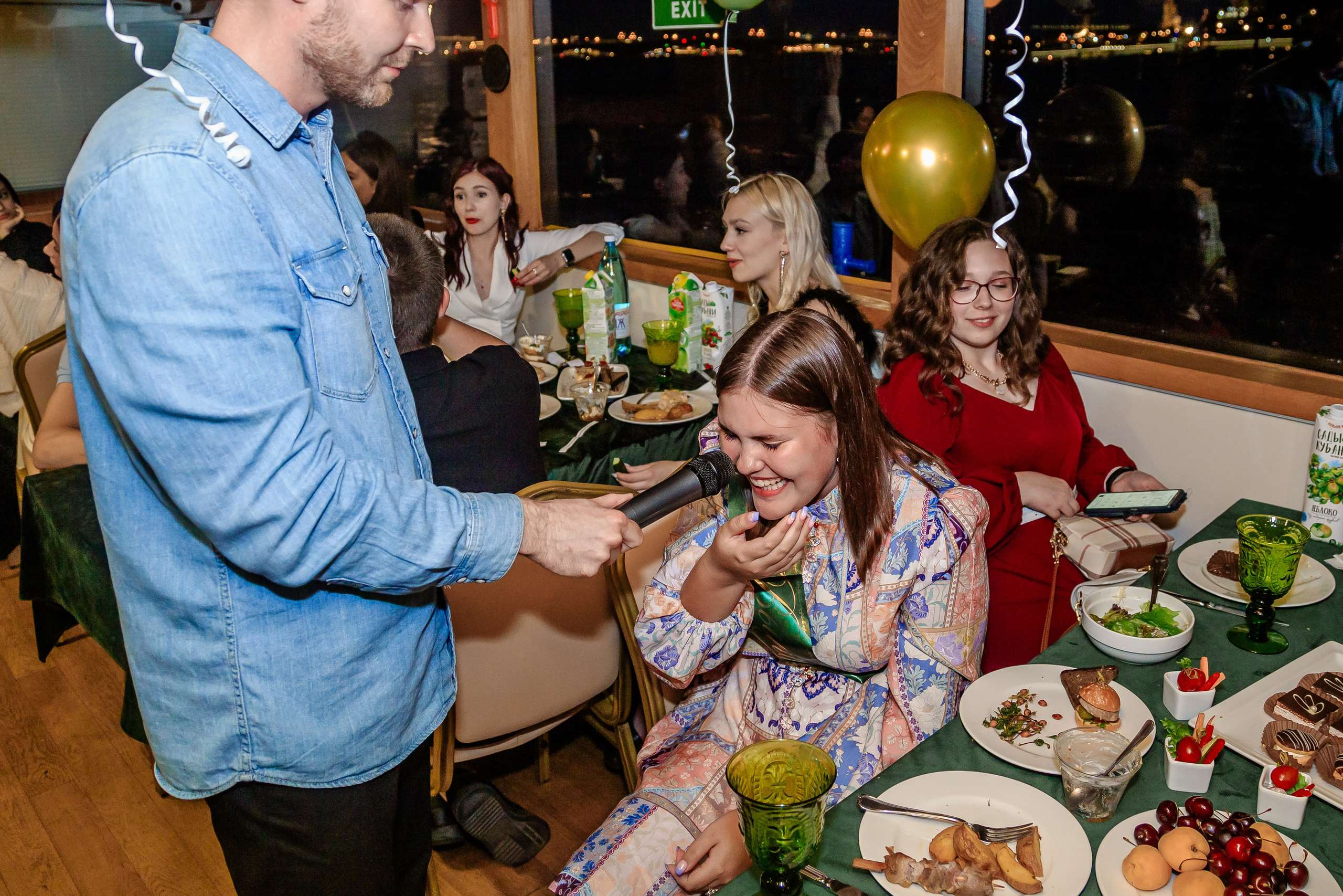 Выпускной на теплоходе. Фотограф в Санкт-Петербурге Чумаков Семен