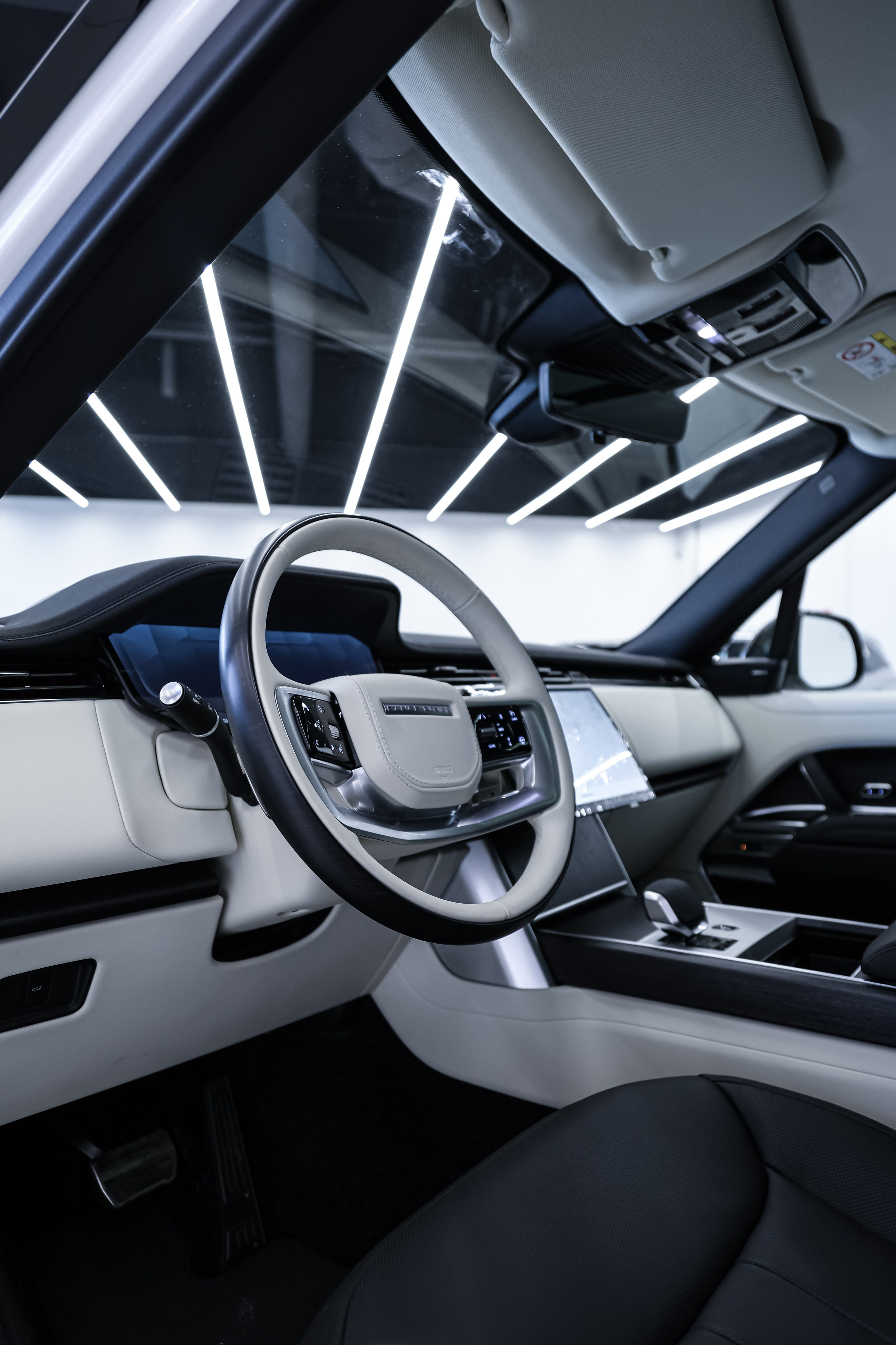 2024 Range Rover. Mixturecaptures