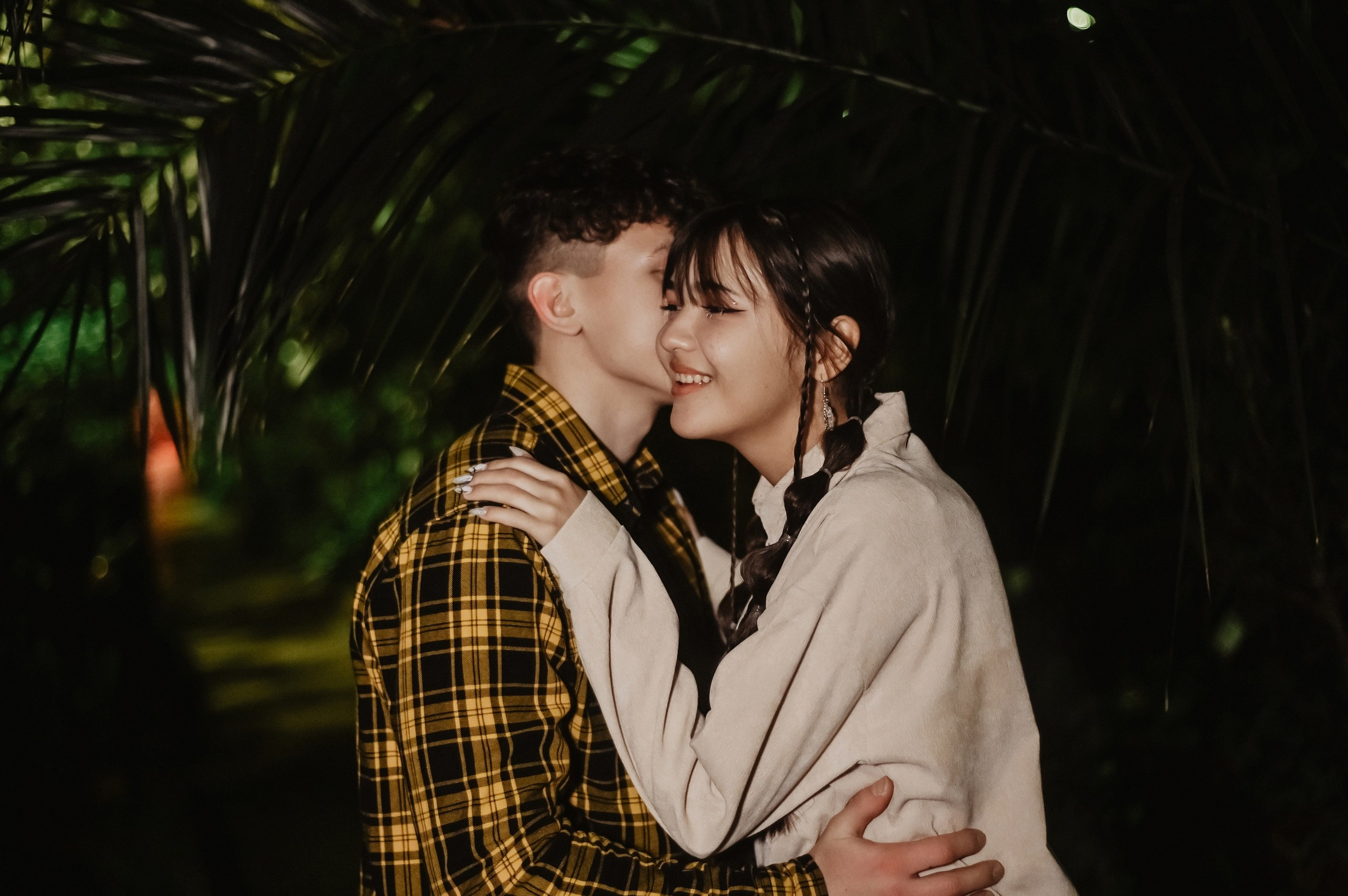 «Предложение руки и сердца» в ботаническом саду вечером. Семейный и свадебный фотограф в г. Уфа Динара