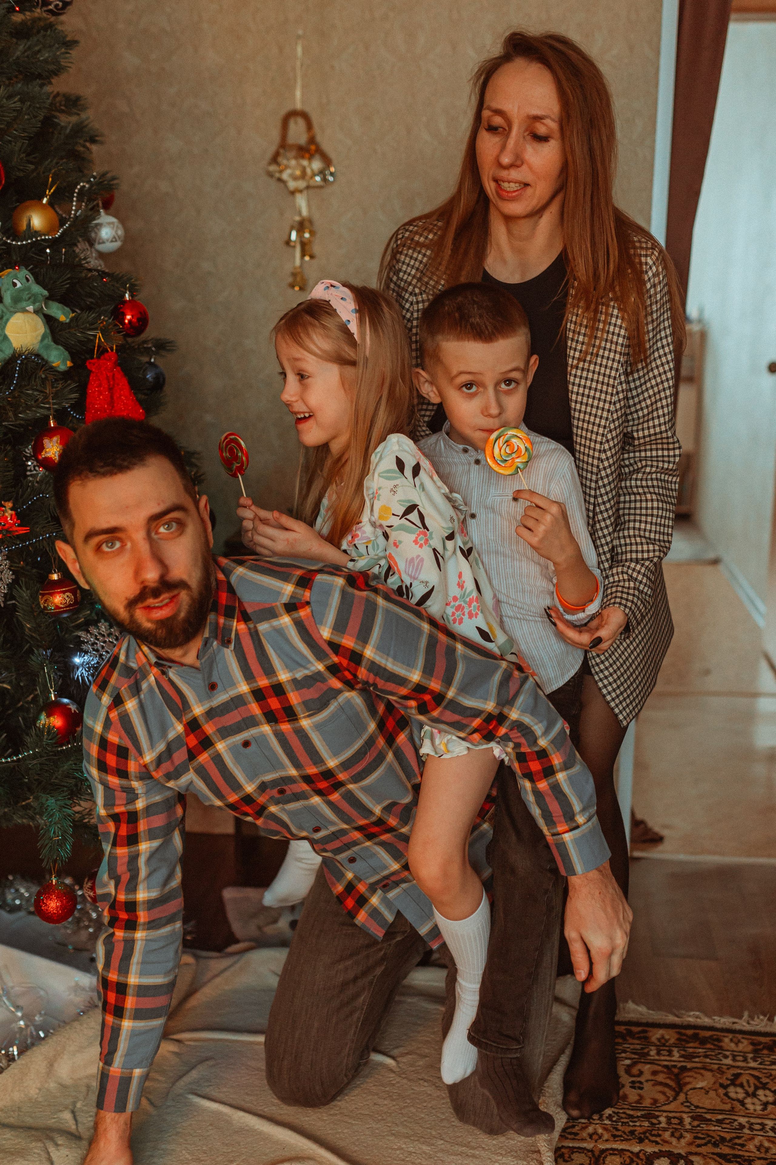 Марина с семьей. Семейный фотограф lifestyle в Новосибирске Елена Шпилевая