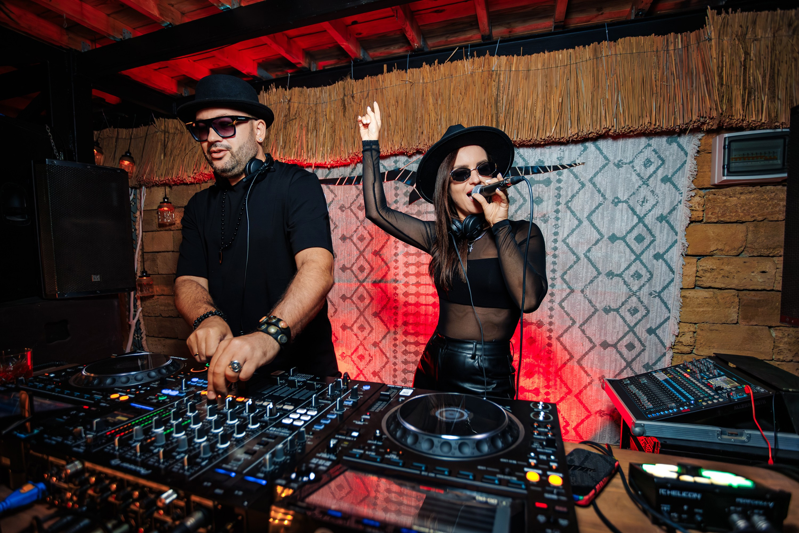 «LIZWI"_Чайка на пляже_Ялта_7.06.2025. Аминов Руслан | Фотограф