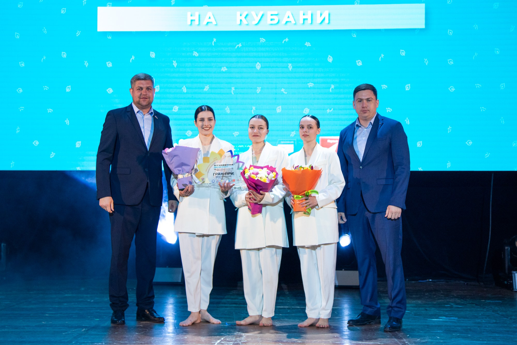 Гала-концерт «Студвесна на Кубани». Репортажный, промышленный и маркетплейс-фотограф Дмитрий Чернат