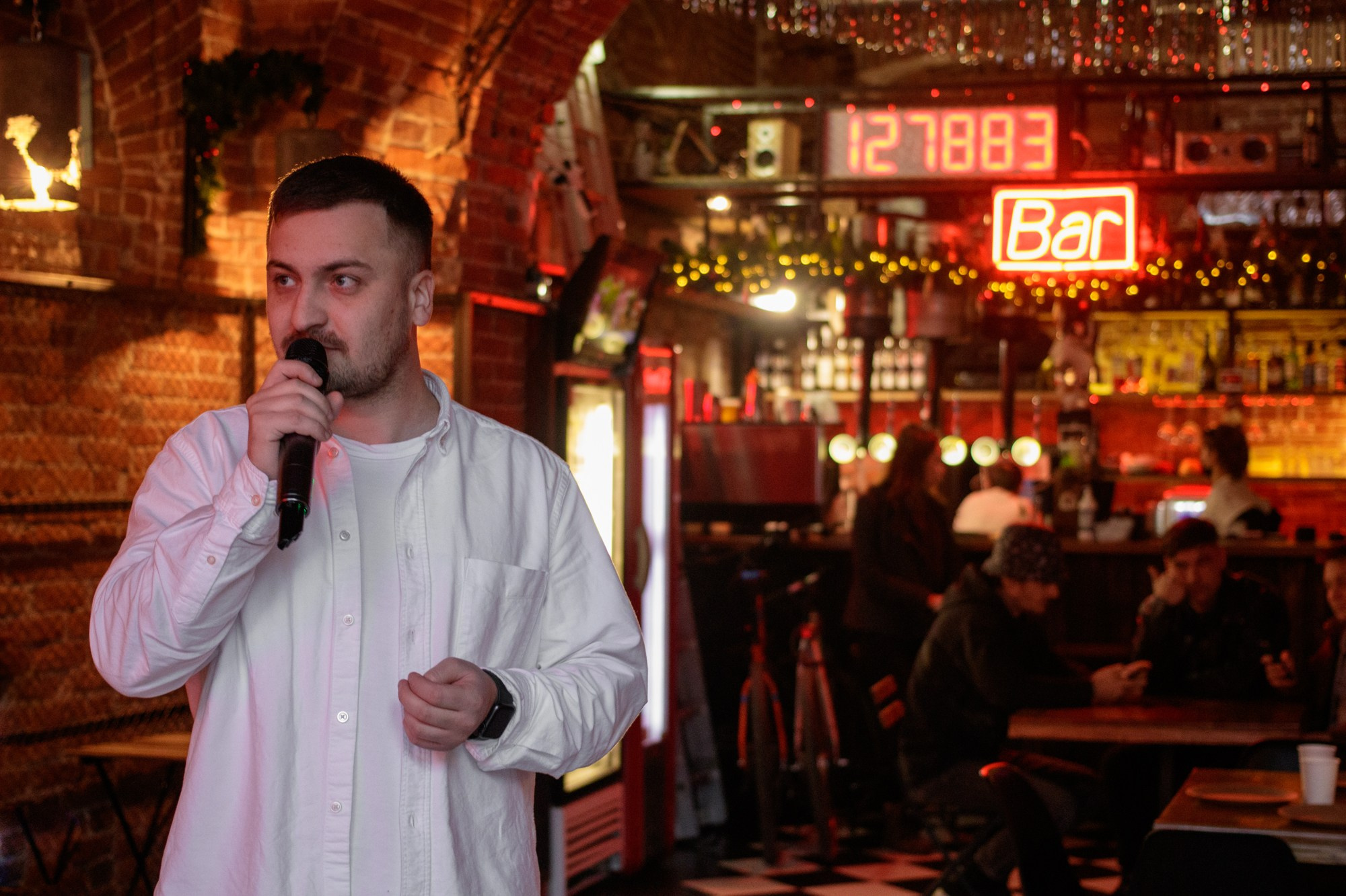 Новогодняя встреча в баре «Шаверма». Репортажный, промышленный и маркетплейс-фотограф Дмитрий Чернат
