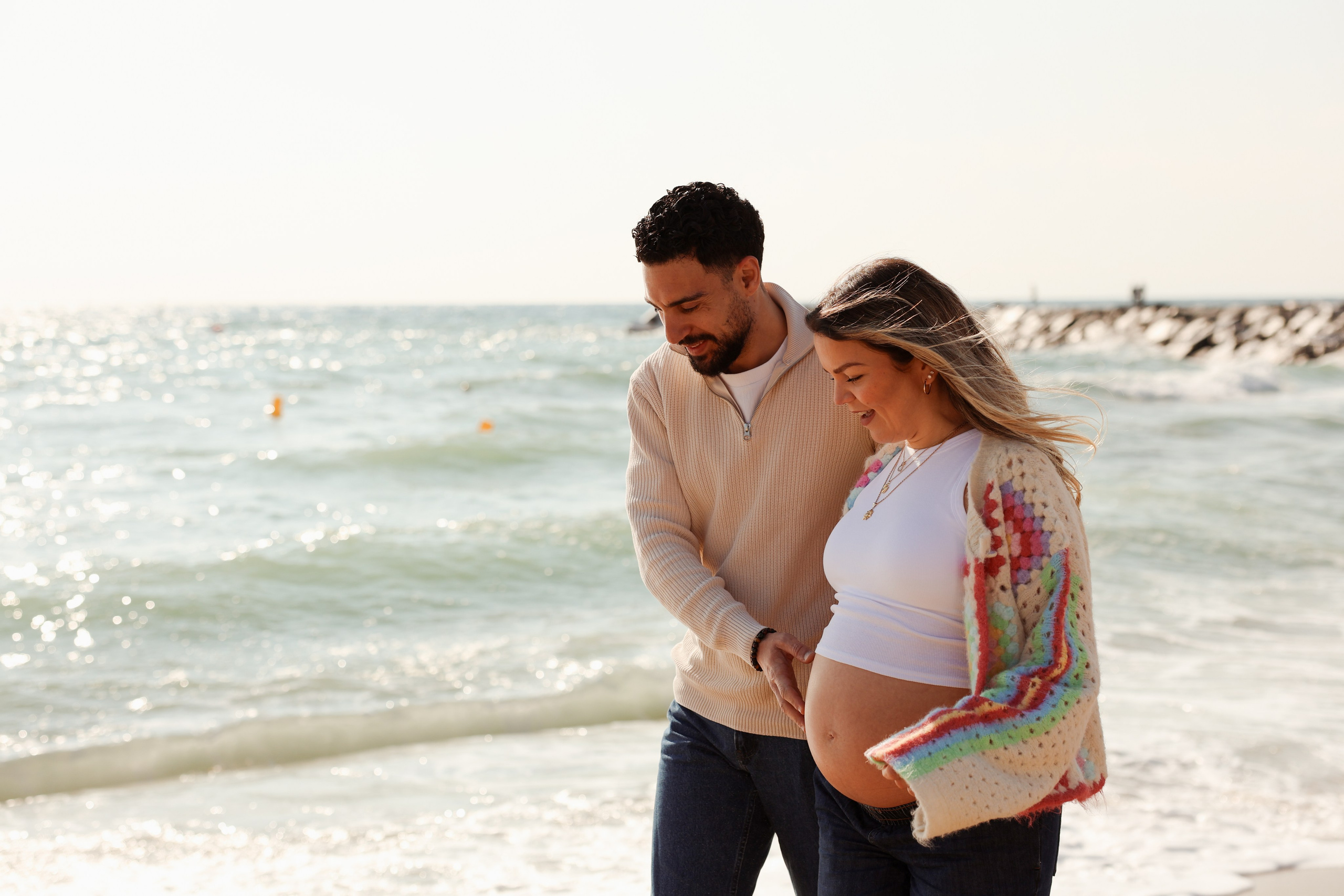 Sunny morning at the sea. Natalia Zhuravleva|family, newborn, maternity photographer in Barcelona