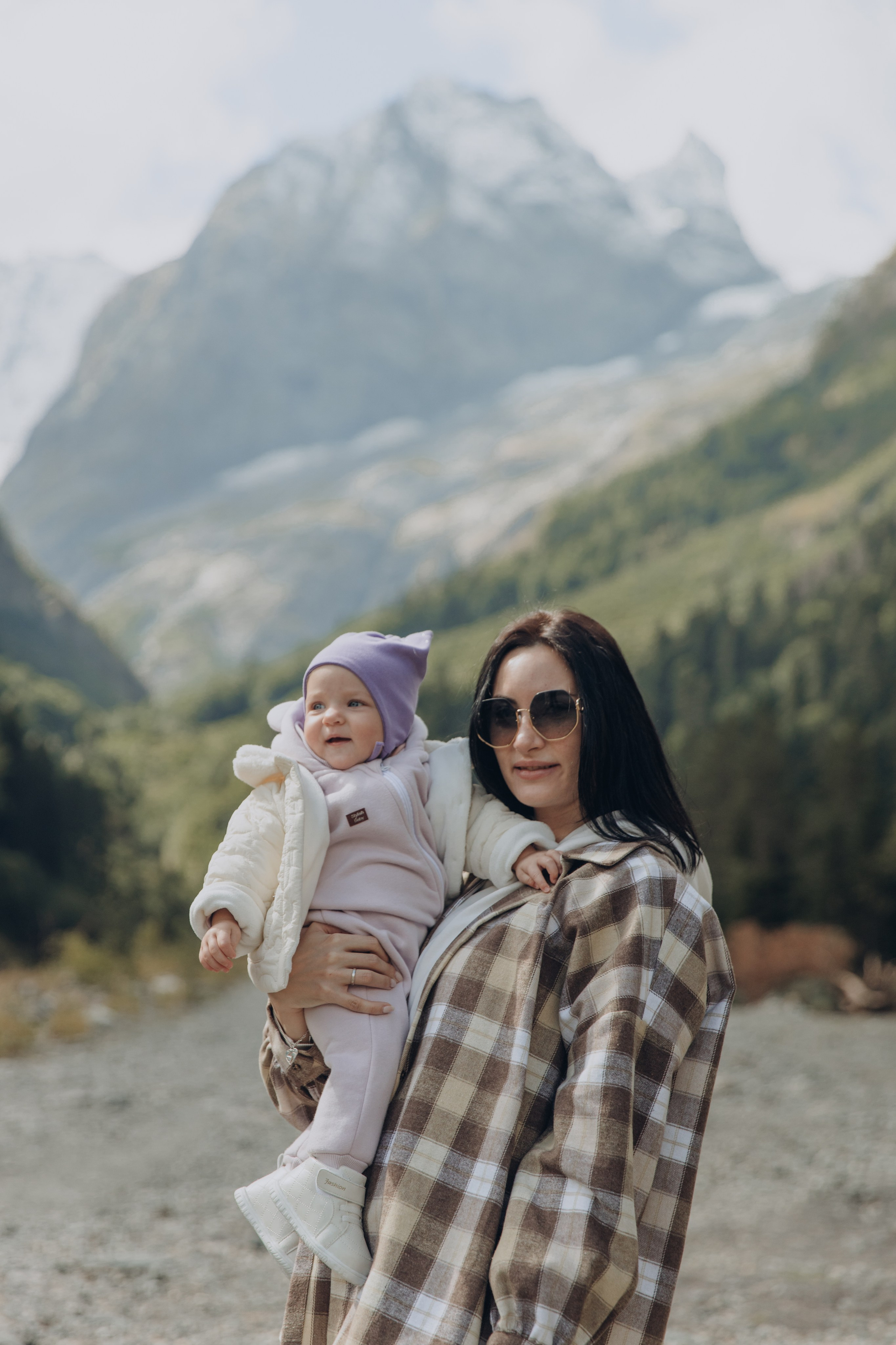 Юля с семьей, Домбай. Портфолио