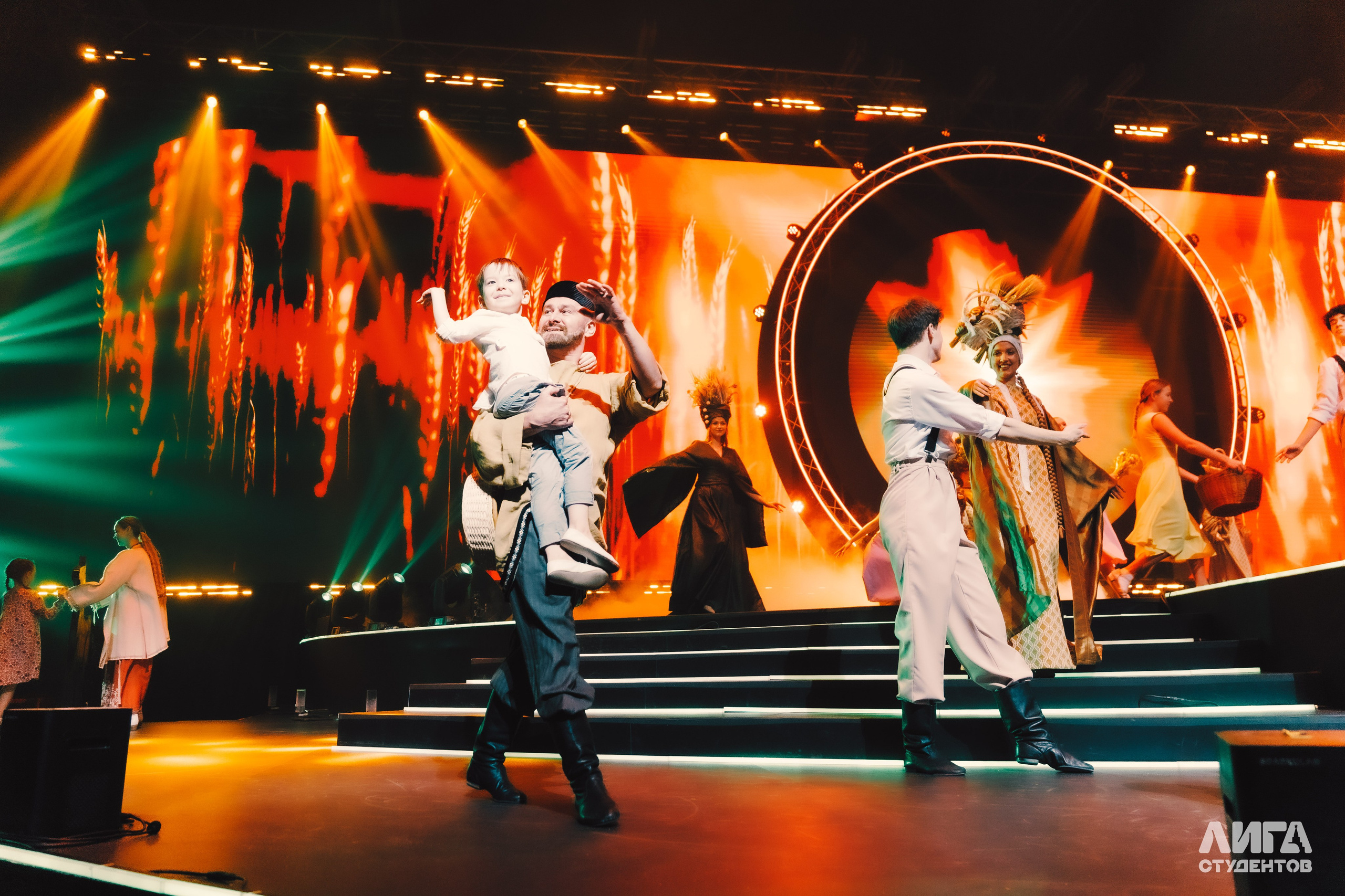 Российская Студенческая Весна 2025. Портретный фотограф в Казани Радомир Заздравных