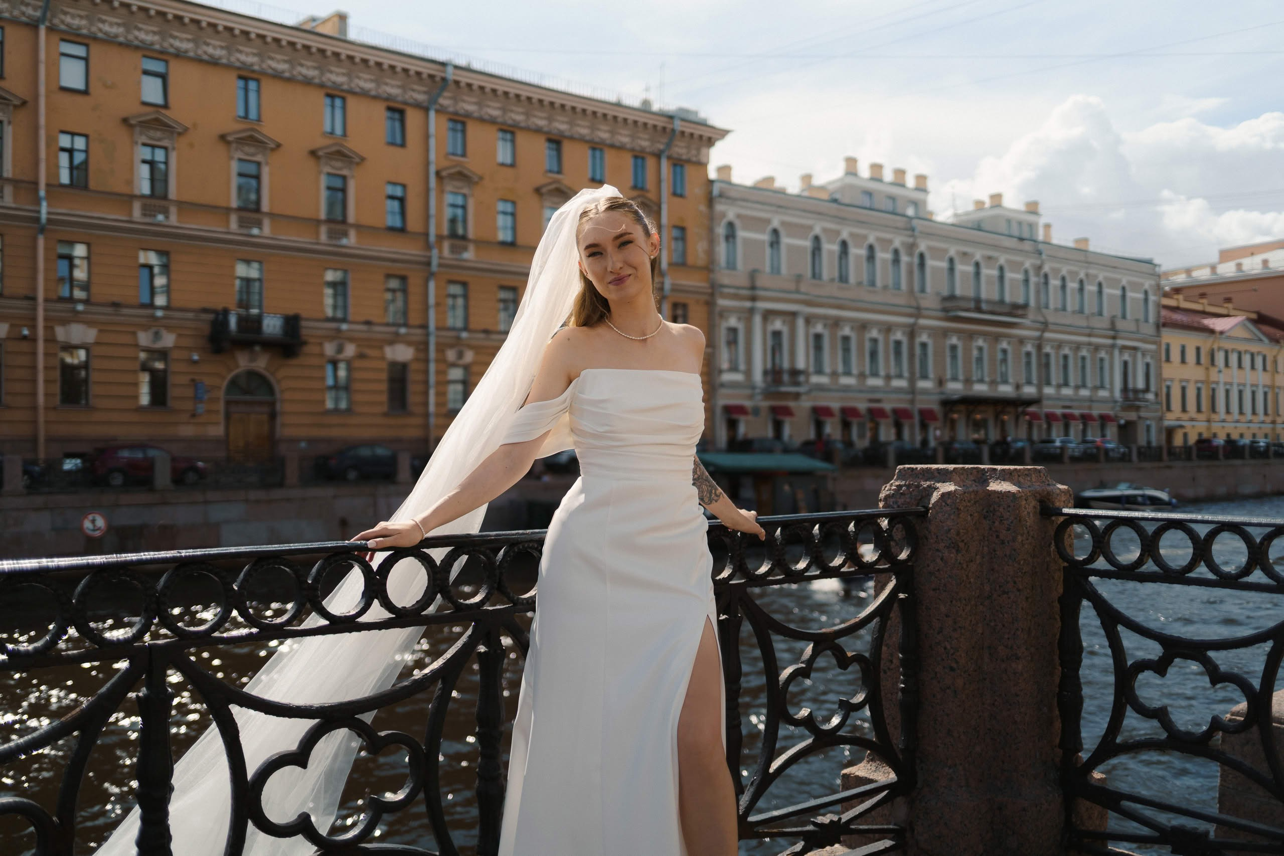 Анна и Илья после прогулки — свадебная съёмка у Исаакия, СПб