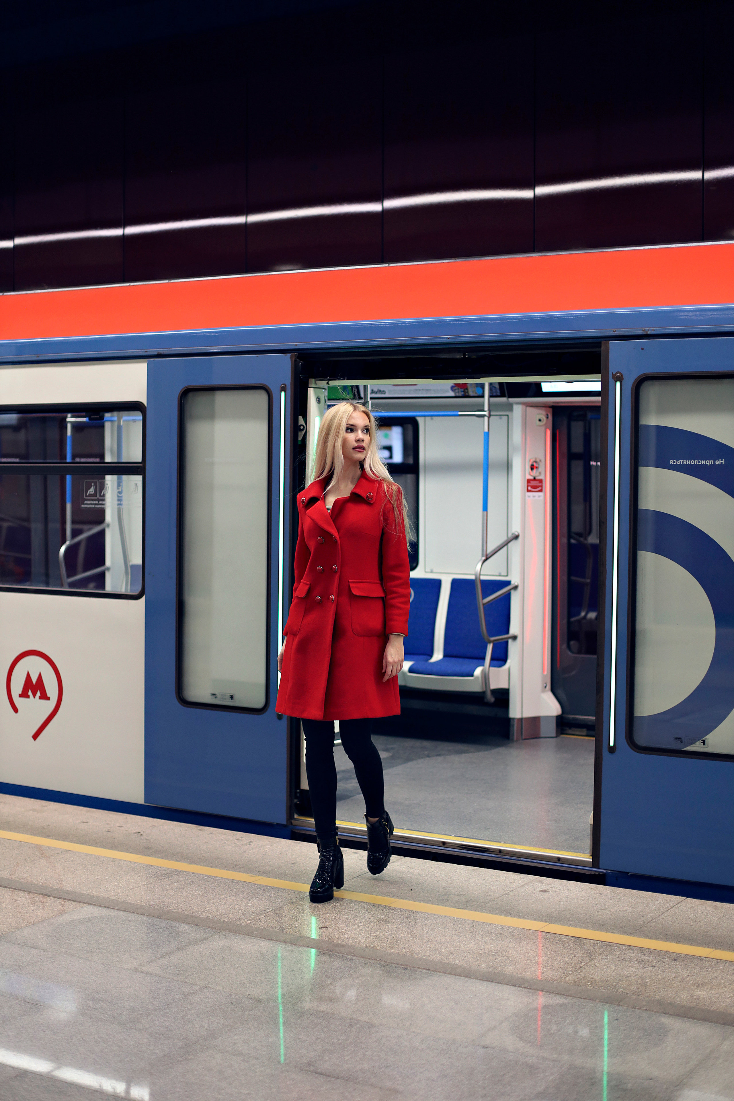 Алена (метро). Фотограф