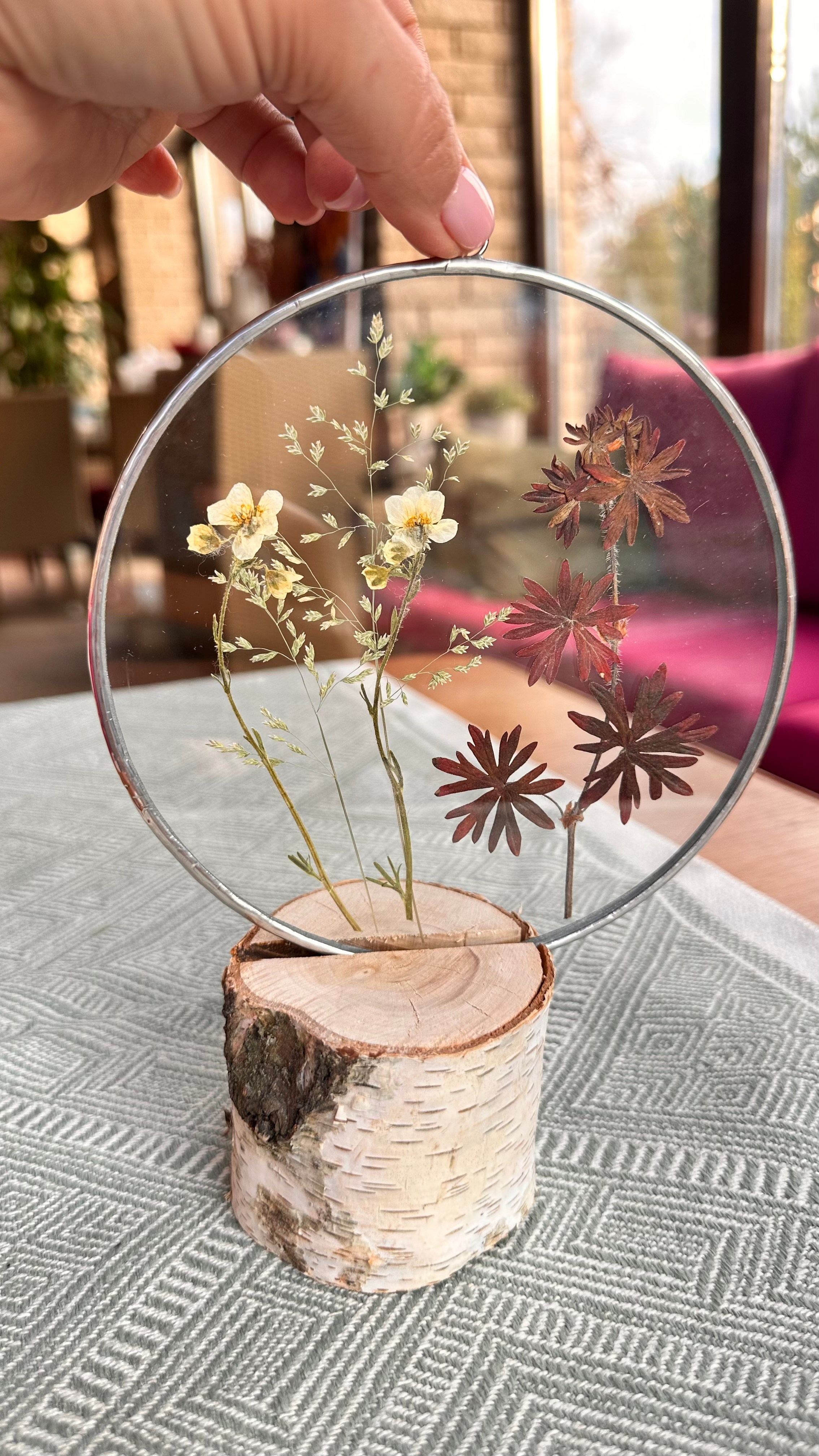 Гербарий в стекле с сухоцветами (витраж в технике тиффани). Гербарий в стекле, интерьерные панно, витражи с сухоцветами в технике тиффани