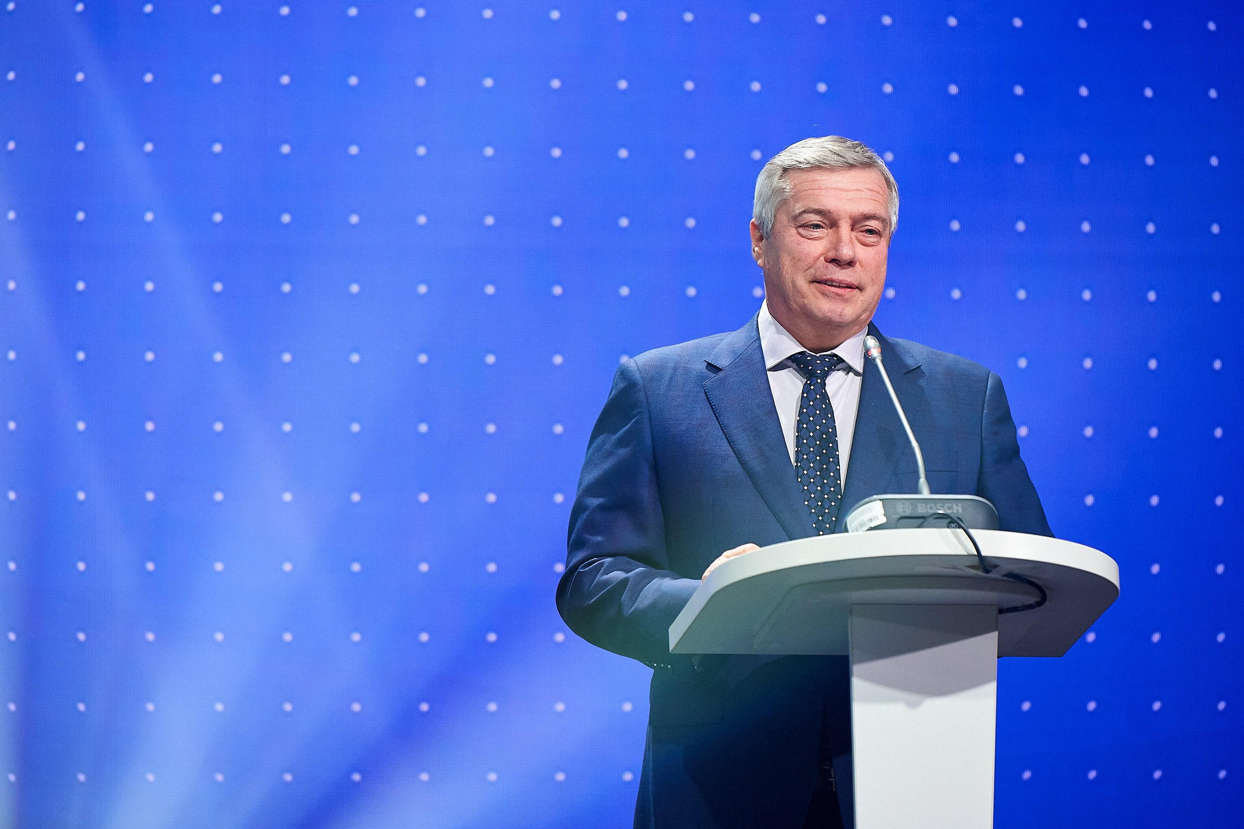 Событийная съемка протокольных гостей губернатора Ростовской области Василия Голубева во время выступления 
