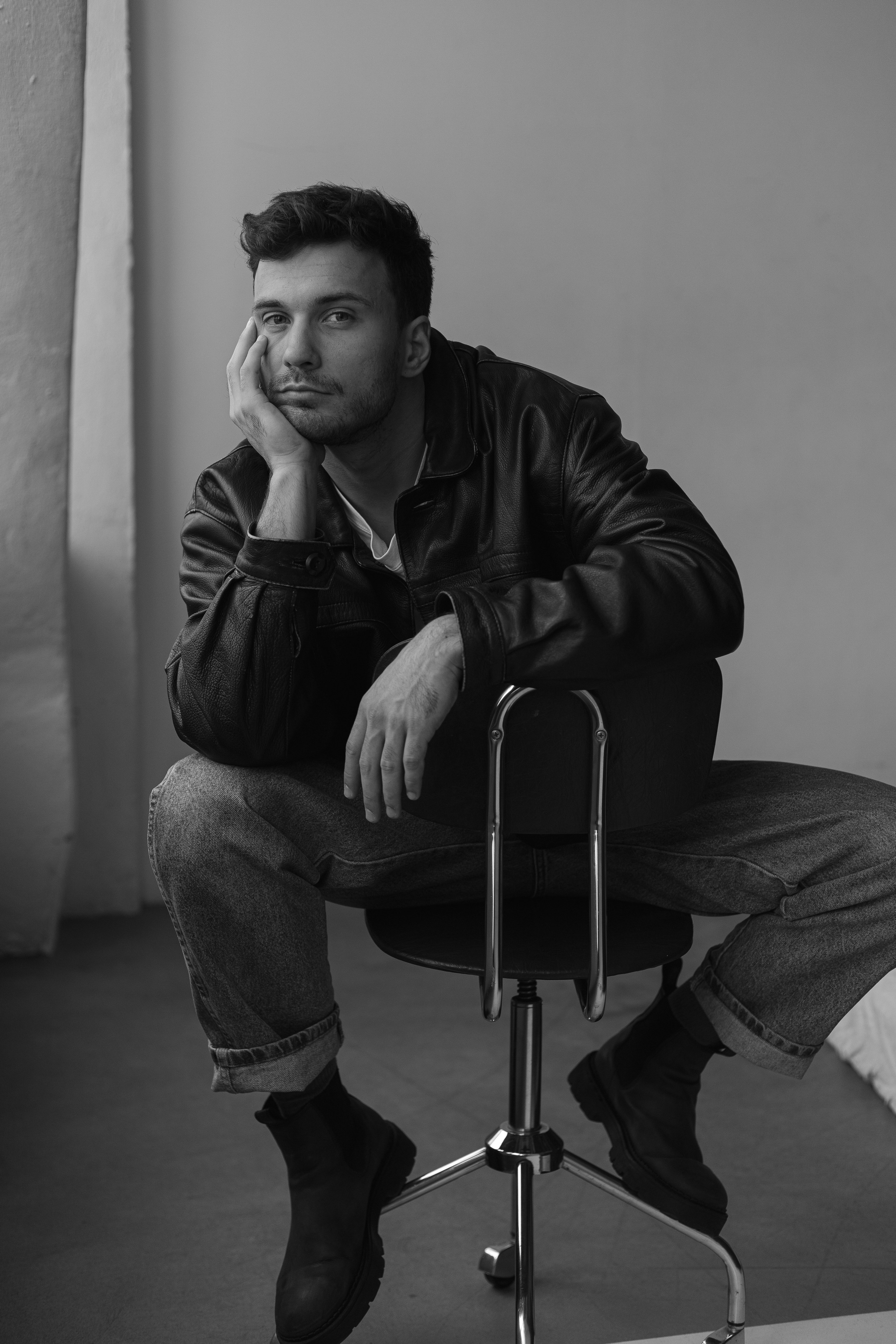 Портфолио Парня модели Глеб Русанду. Продакшен г. Москва съемка мужской одежды, мужские модели, фото и видео, организация под ключ