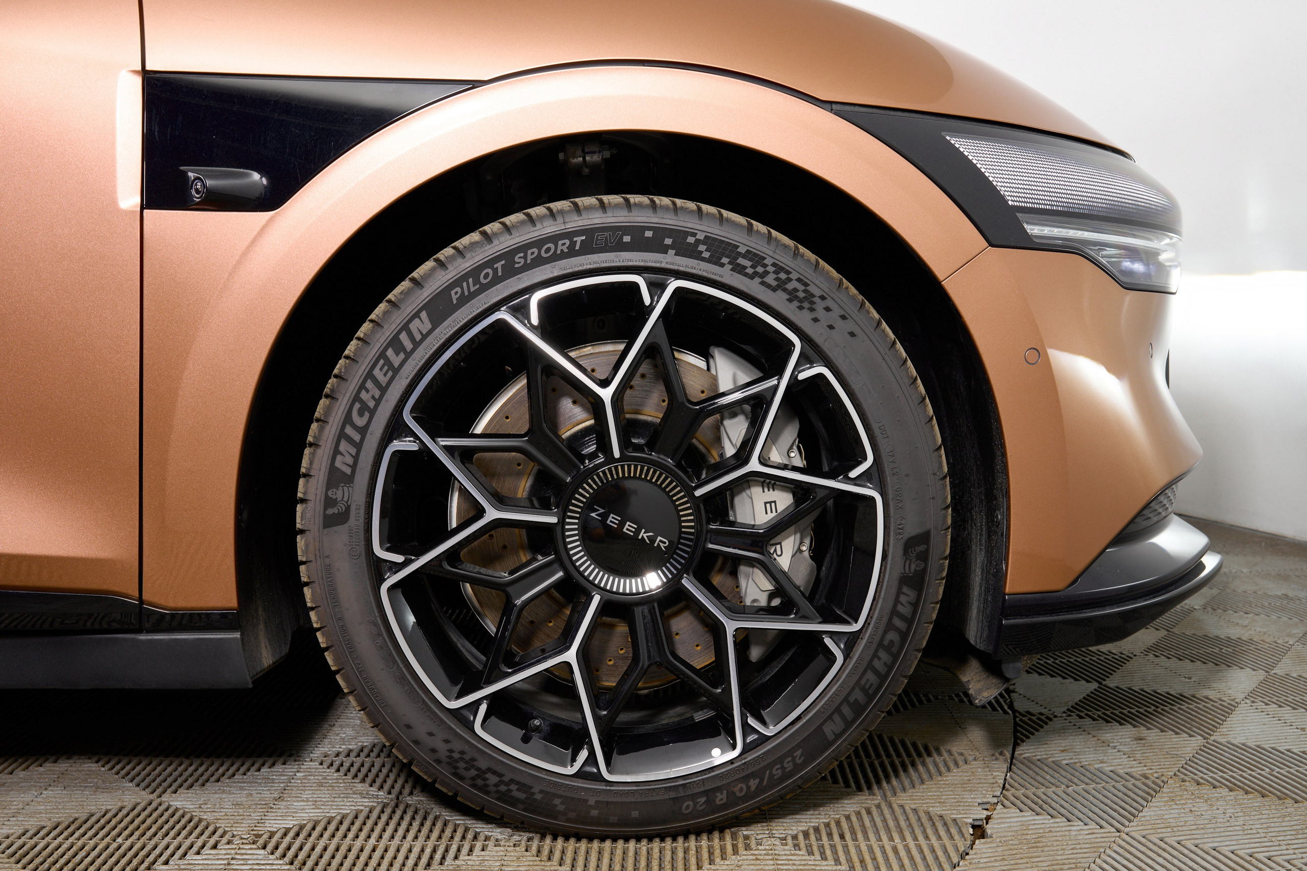 Zeekr 007_2. Фотограф Николай Прокофьев модельные тесты в Москве