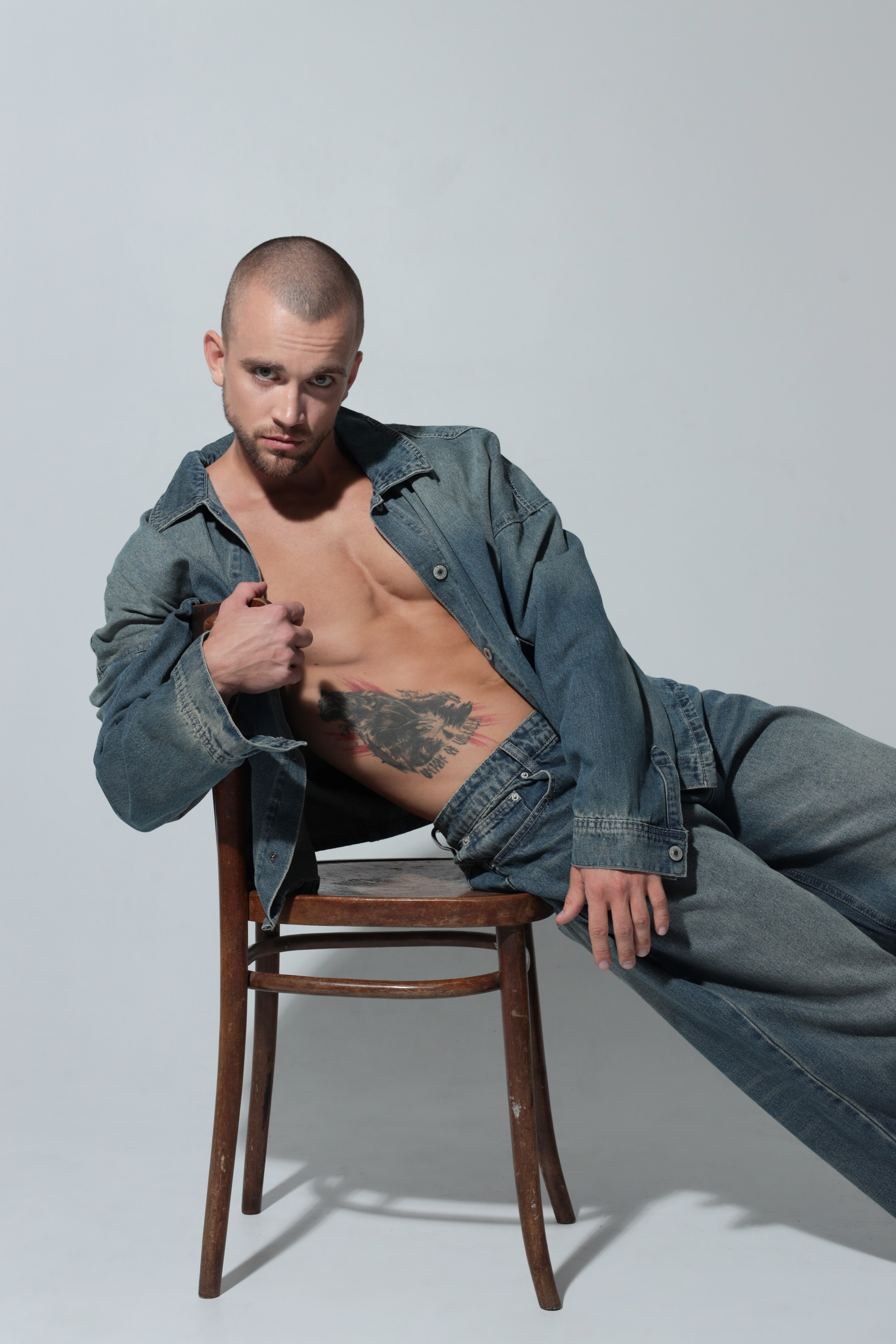 Модель Владислав Л. (177 см, 120/77/90)