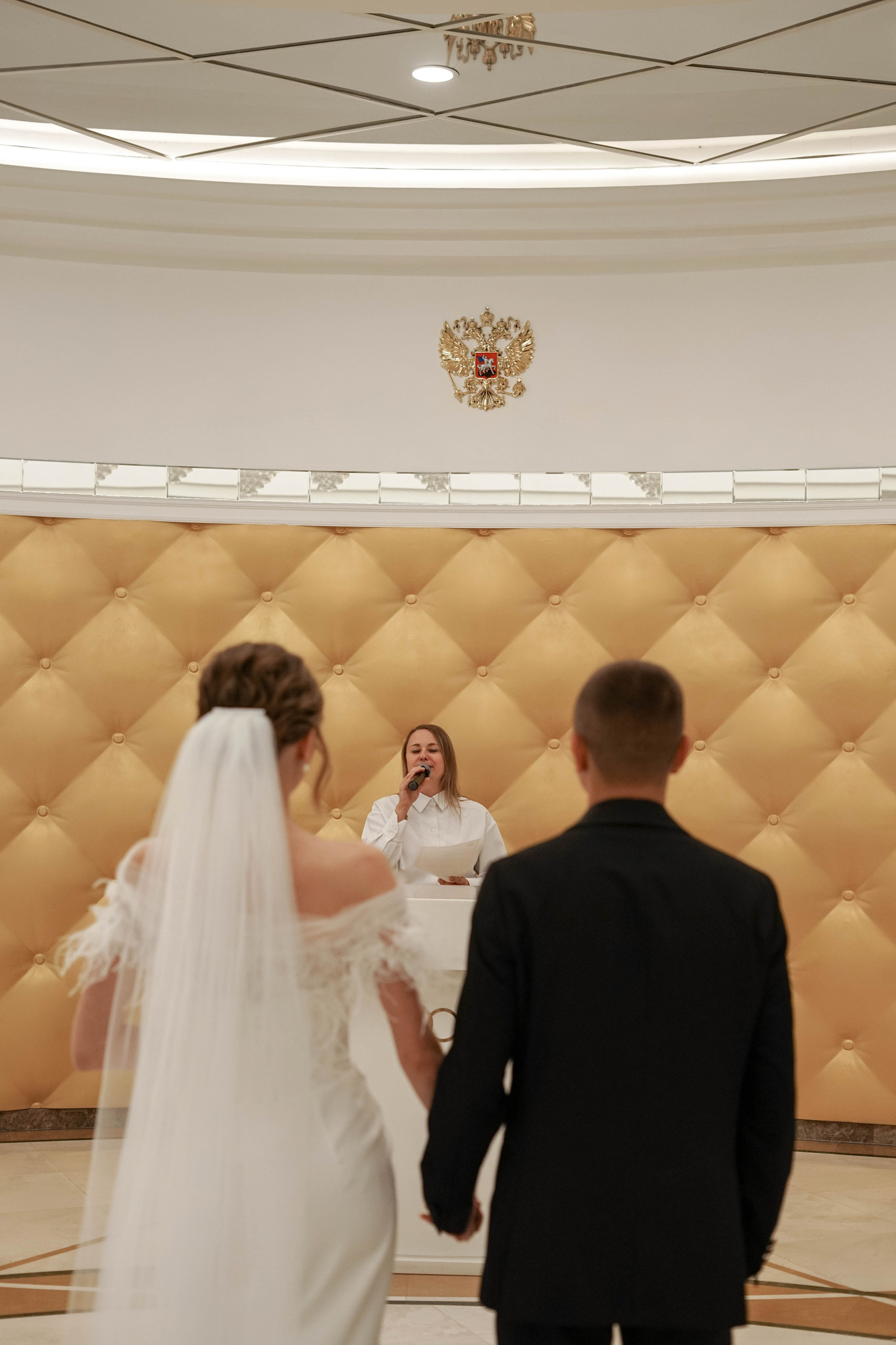 Катя и Олег: регистрация и свадебная съемка в отеле. Фотограф в Иркутске