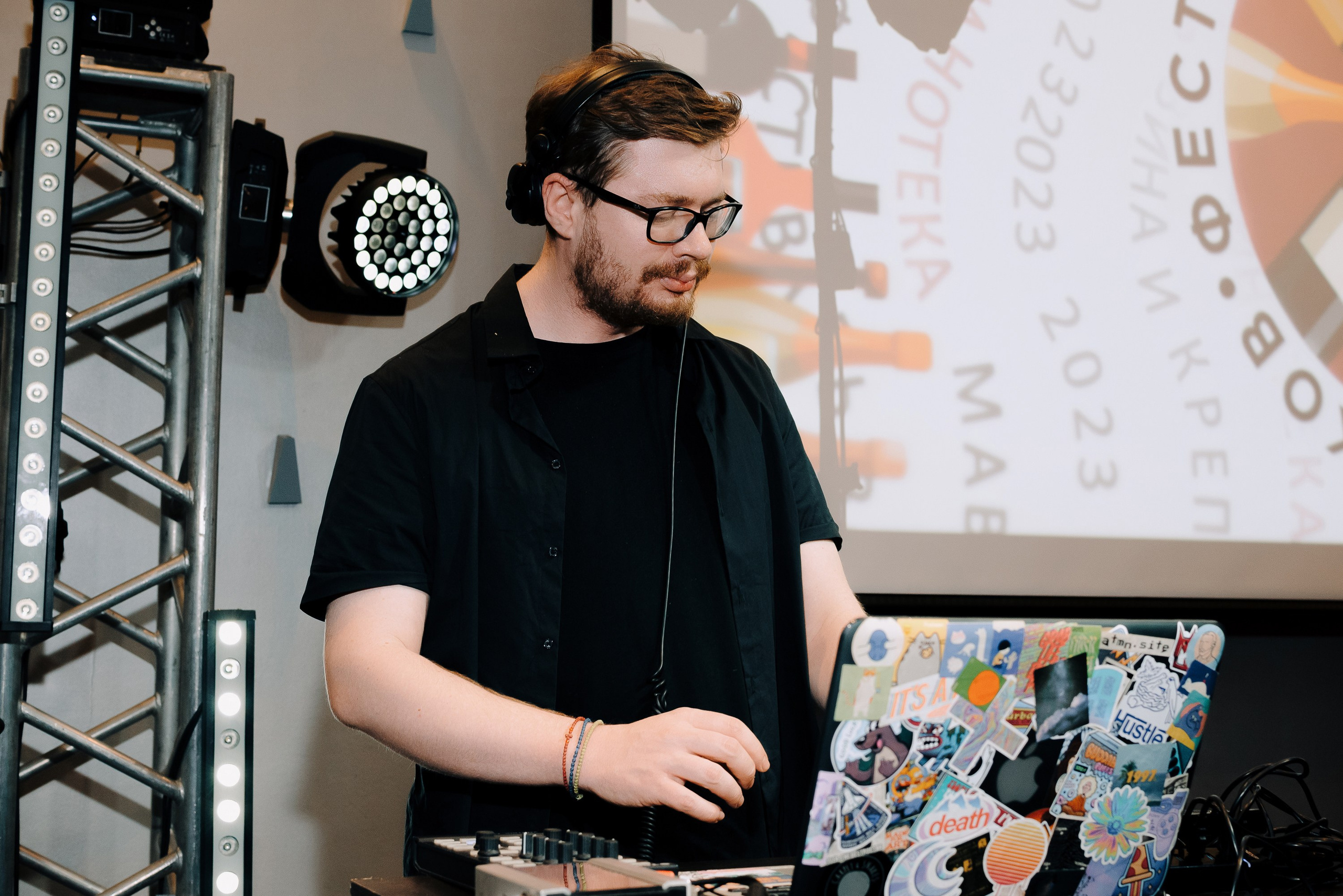 ФЕСТИВАЛЬ ВИНА И КРЕПКИХ НАПИТКОВ МАВТ-ВИНОТЕКА. Репортажный фотограф Зуев Роман г. Челябинск