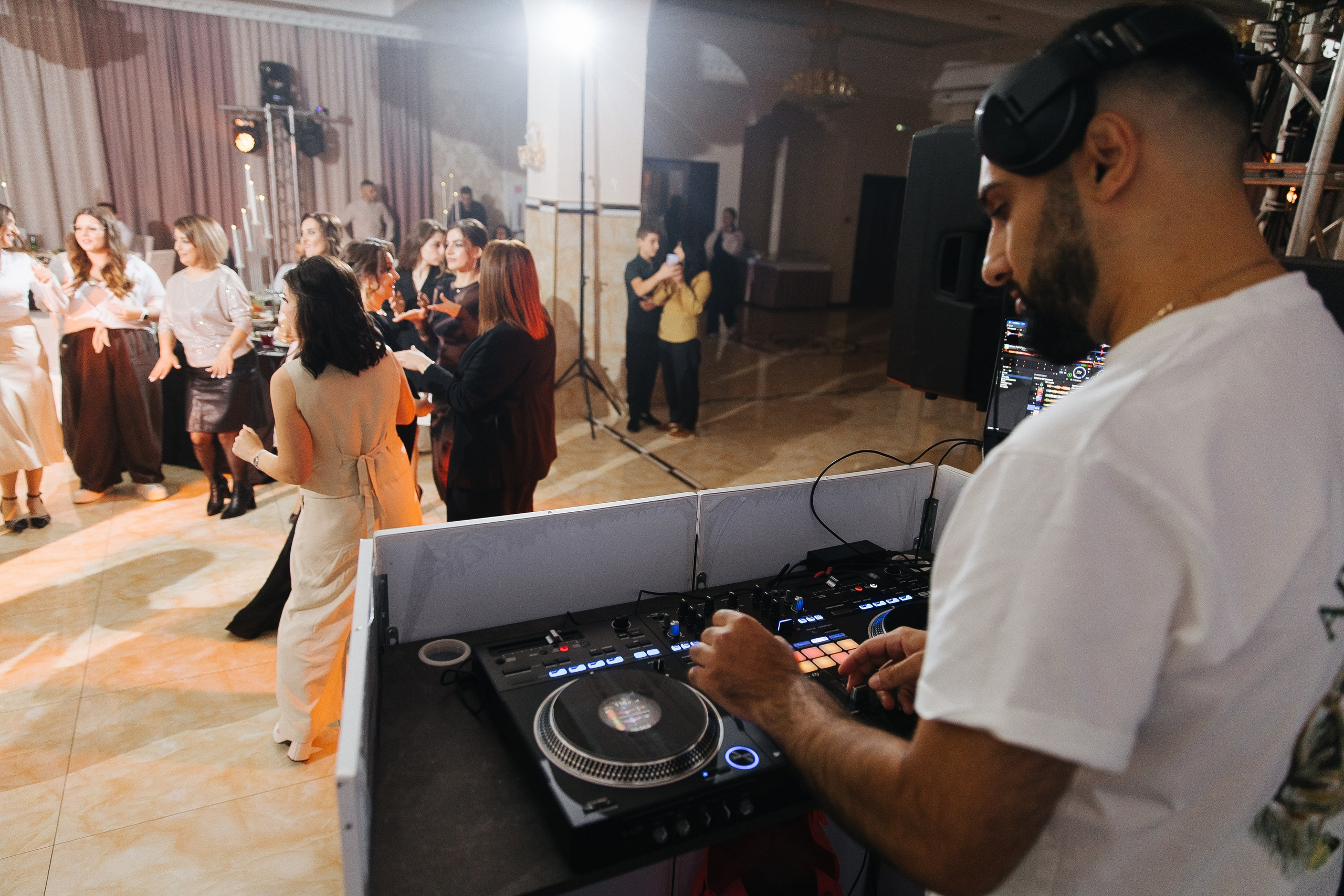 Ани и Назели. 35&5 День рождения, «Янтарь». Фотограф в Красноярске Надежда Воскресенская