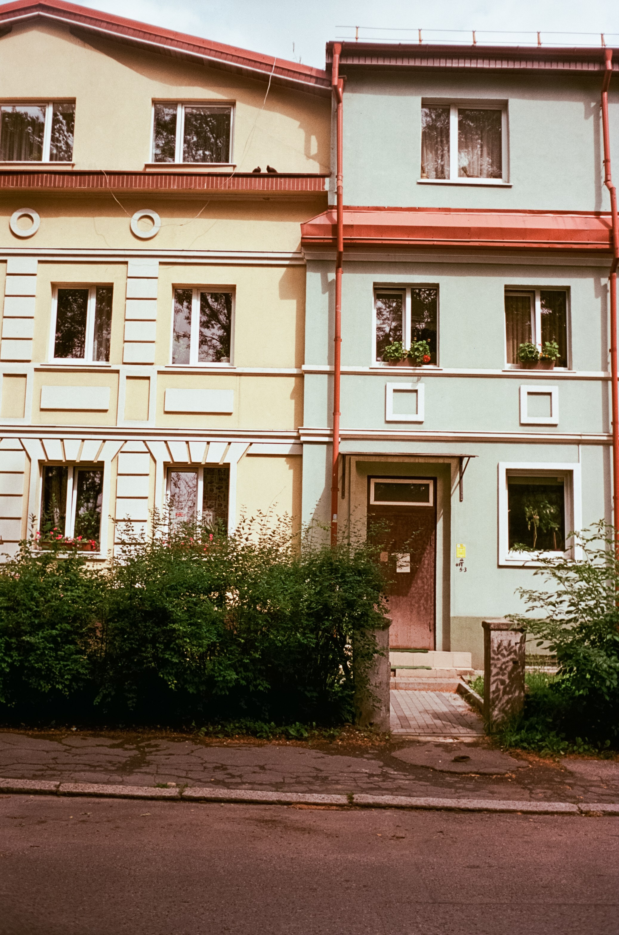 Калининград в солнечный день 7 июля 2024 года / Aerocolor IV / Minox 35GT (2)