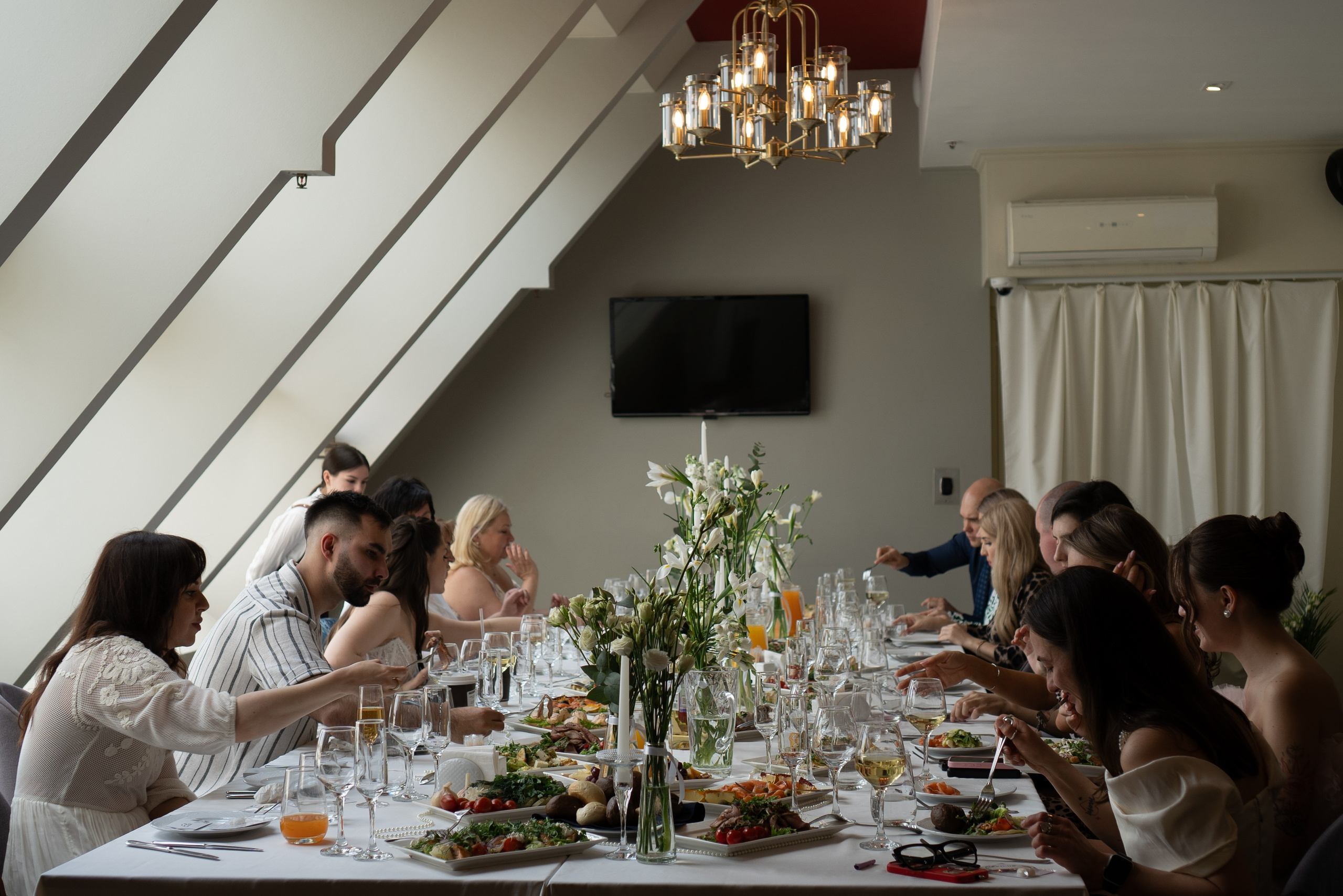 СВАДЕБНЫЙ БАНКЕТ НА ВЛАДИМИРСКОЙ В САНКТ-ПЕТЕРБУРГЕ (КАМЕРНАЯ СВАДЬБА). Профессиональный фотограф, Санкт-Петербург — Виктория Богомолова