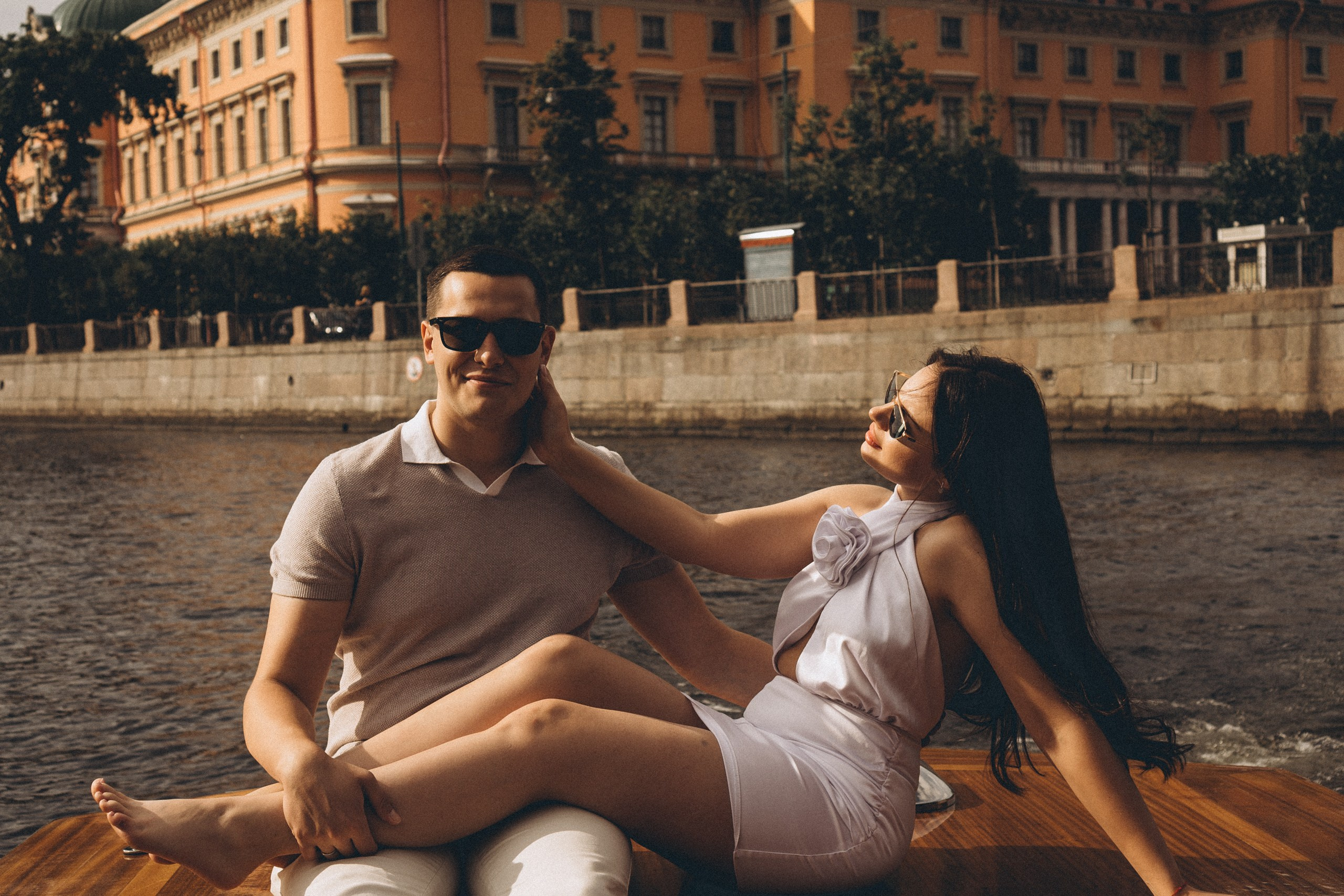 СВАДЕНБНАЯ СЬЕМКА НА КАТЕРЕ ПО КАНАЛАМ САНКТ-ПЕТЕРБУРГА И В АКВАТОРИИ НЕВЫ. Профессиональный фотограф, Санкт-Петербург — Виктория Богомолова