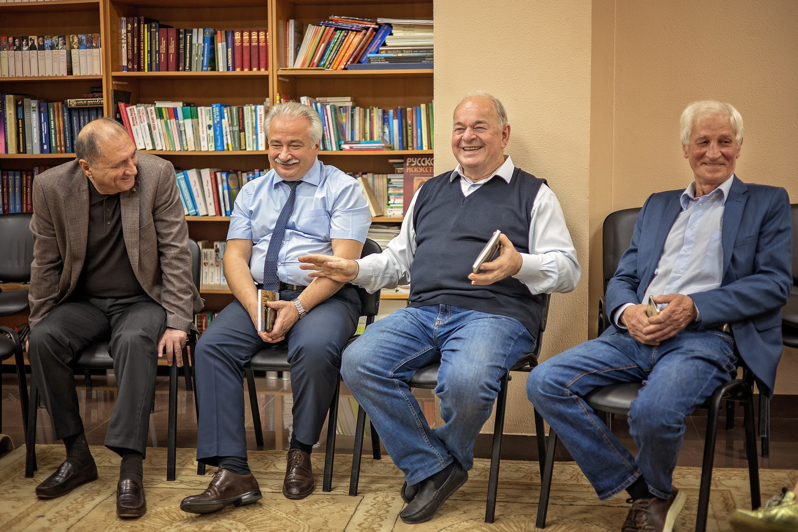Художник, искусствовед Александр Лозовой. Свадебный и семейный фотограф в Абхазии Эля Цишба