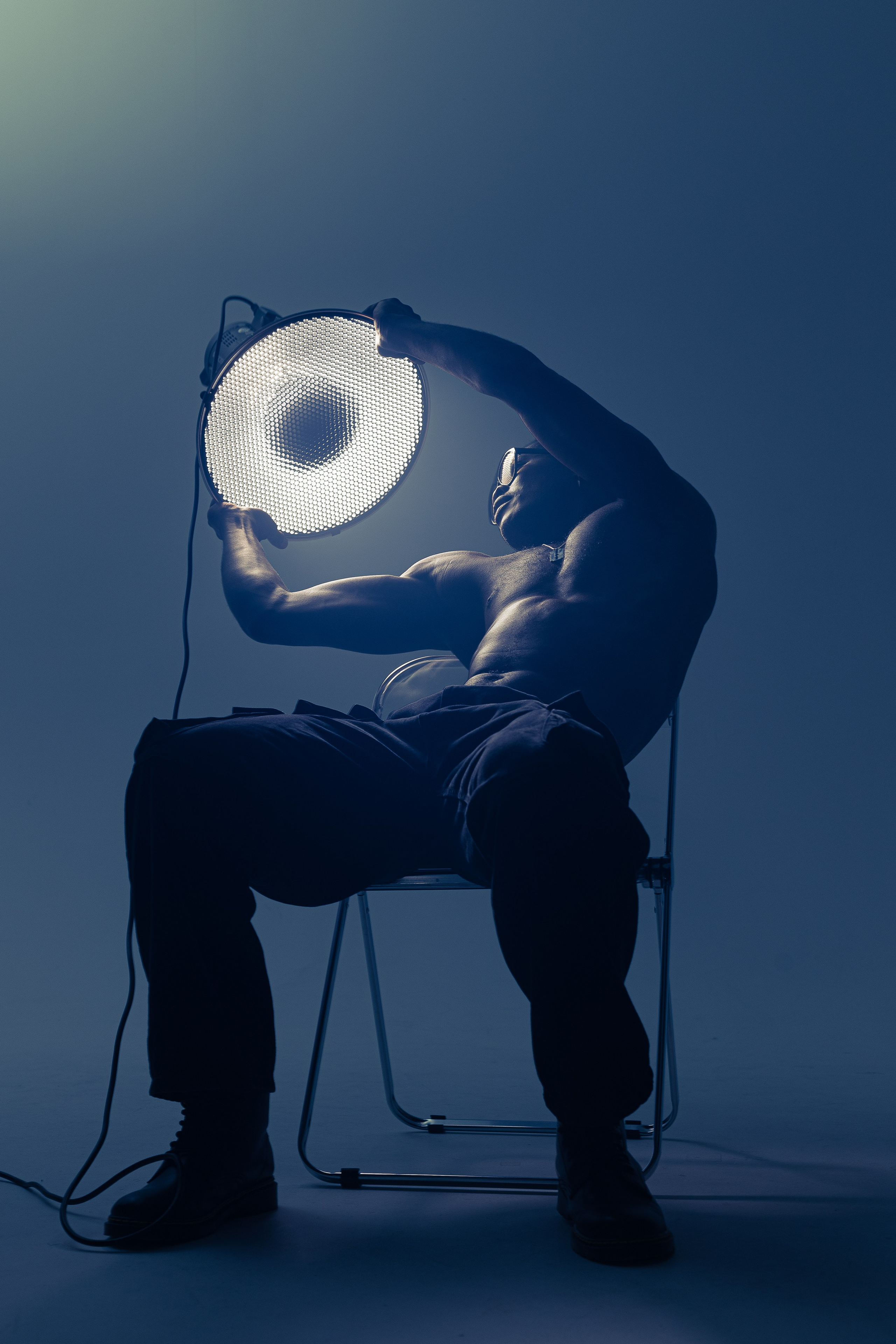 Аренда фотостудия с циклорамой в Сочи — FASHIONprod, 1000 ₽/час. Стрит съемки для маркетплейсов в Сочи | ИИ контент | fashionprod