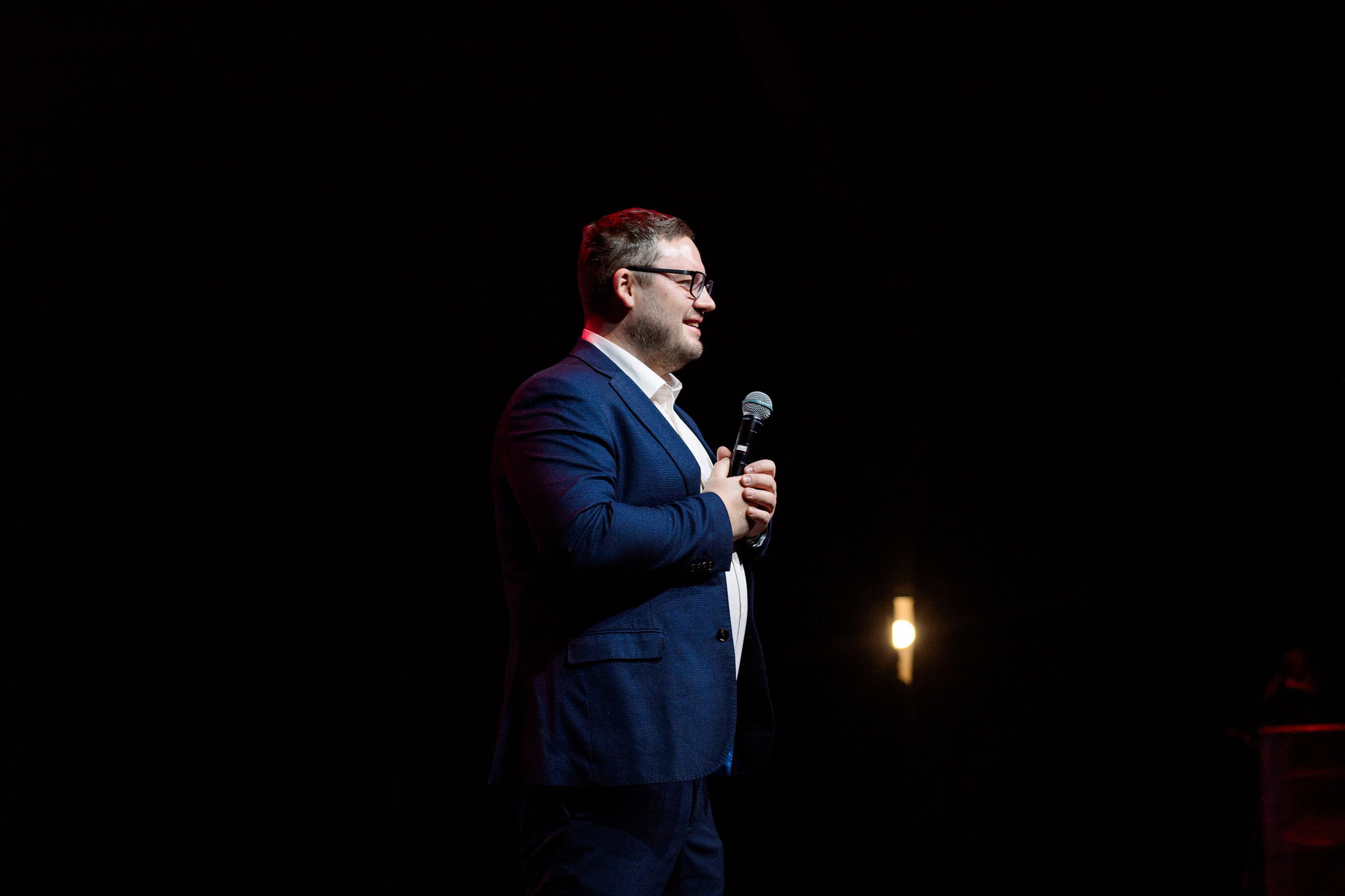 РЕПОРТАЖ: НОВЫЙ ГОД В ДК МЕТАЛЛУРГ. Профессиональный фотограф в Ижевске Леша Петров