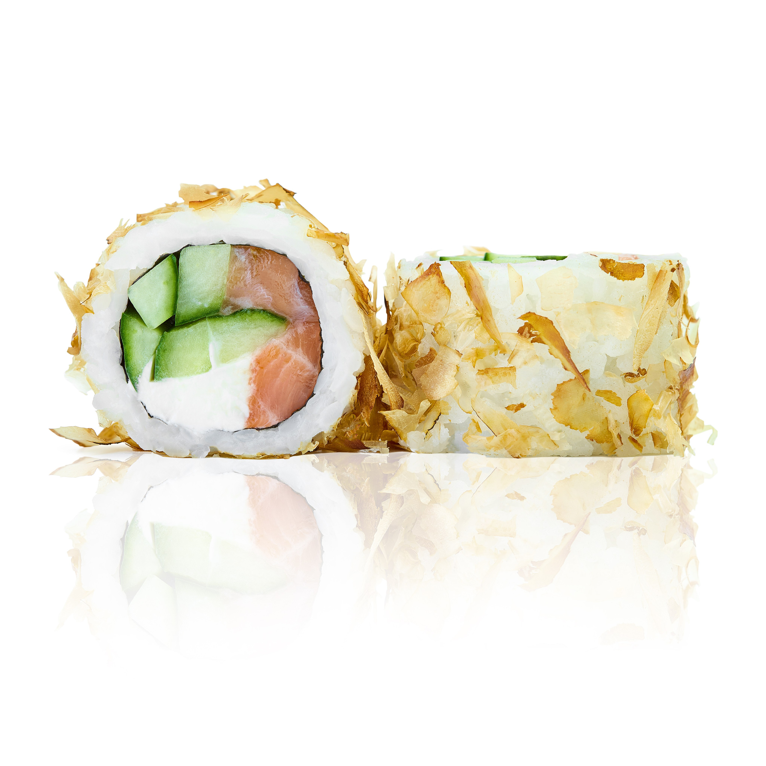 Нежный лосось, угорь, сливочный сыр, огурец, соус унаги, кунжут - японская еда