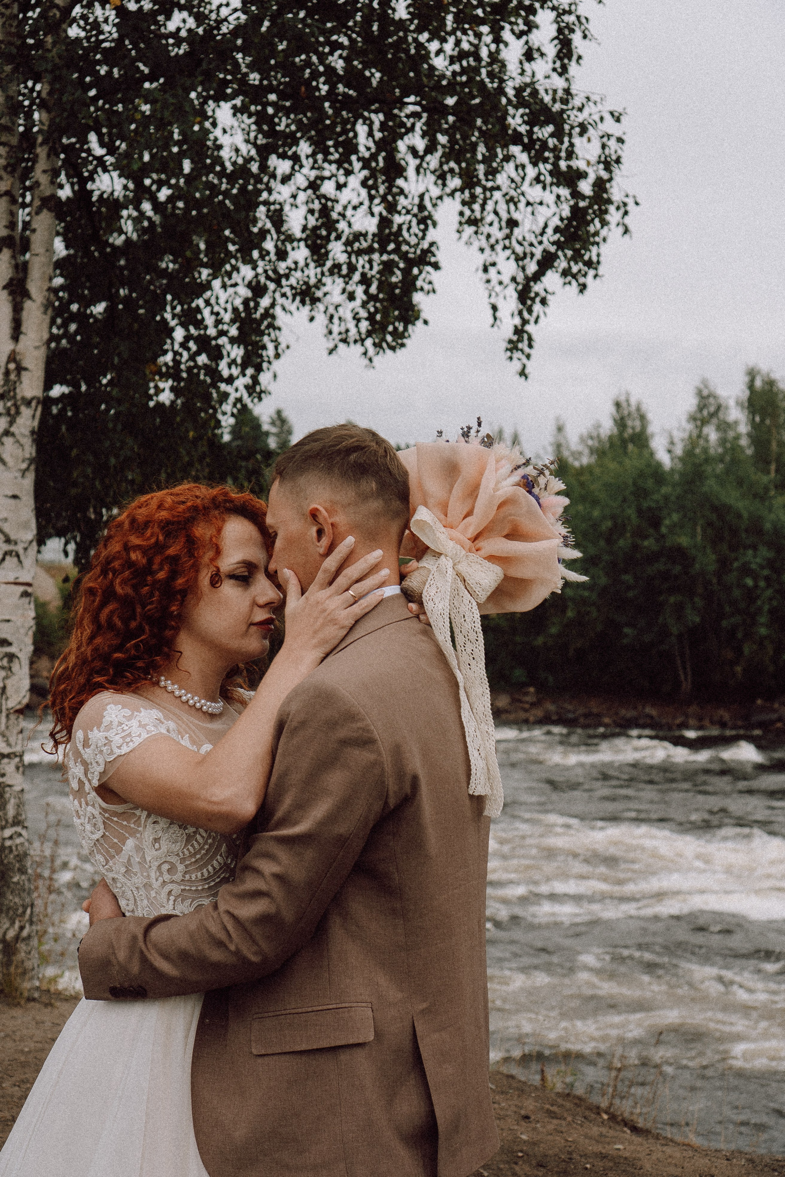 СВАДЕБНАЯ ФОТОСЕССИИЯ ПАРЫ В ГОРОДЕ ПРИОЗЕРСК В СОСНОВОМ ЛЕСУ И С ПИКАПОМ. Профессиональный фотограф, Санкт-Петербург — Виктория Богомолова