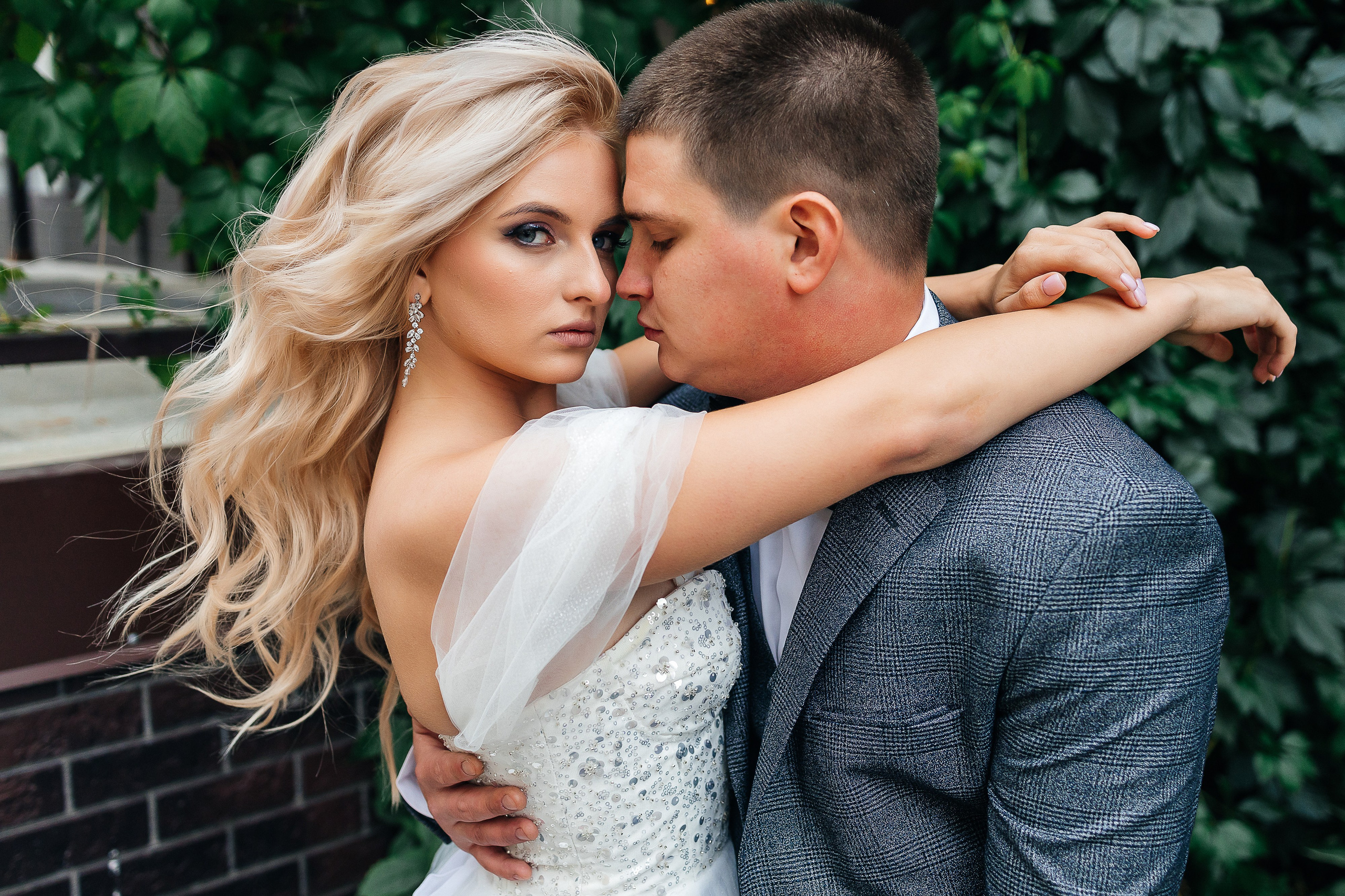 Стильная фотосессия пары в интерьерах ресторана. Олег Сверчков | Свадебный фотограф Вологда