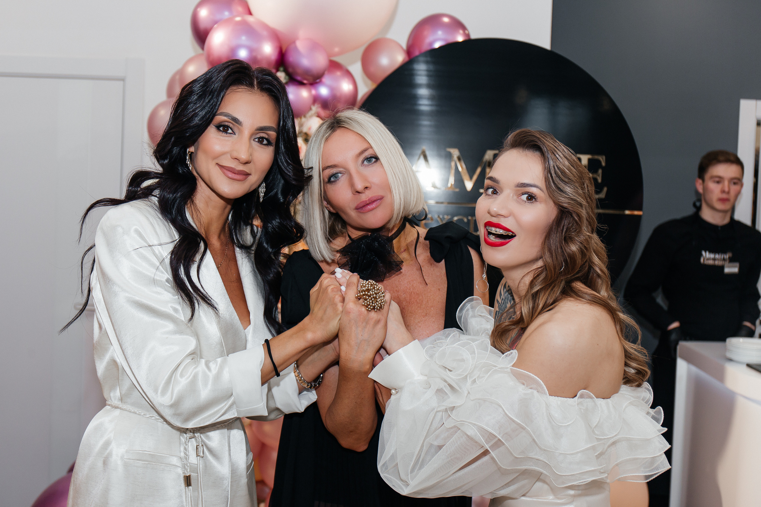 Sample. Для тех, кто не ждёт удачи, а создаёт её. Каждая фотосессия — это твой момент, твой стиль, твой успех. 📸